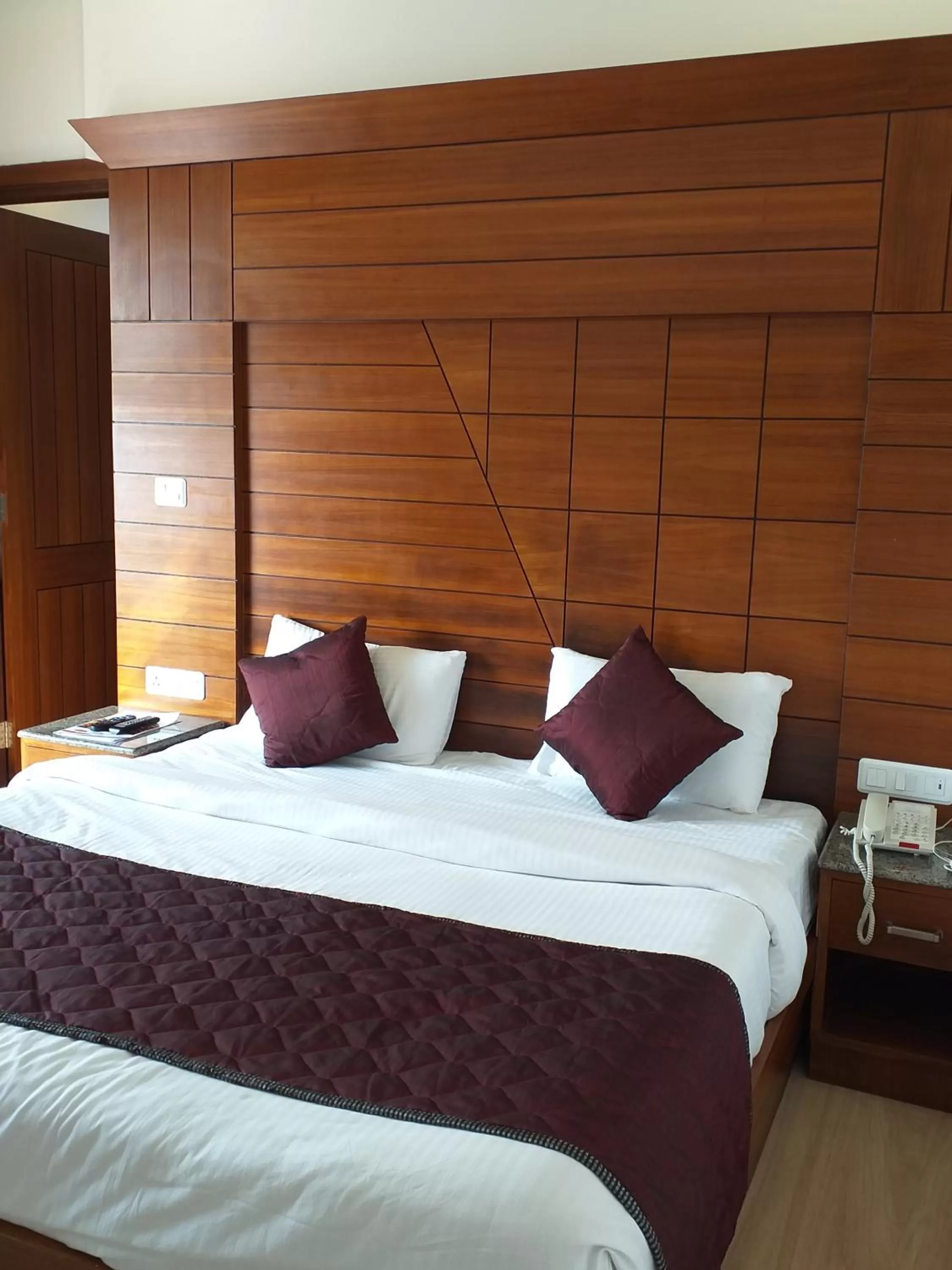 Bed in Grand Hotel Nawanshahr