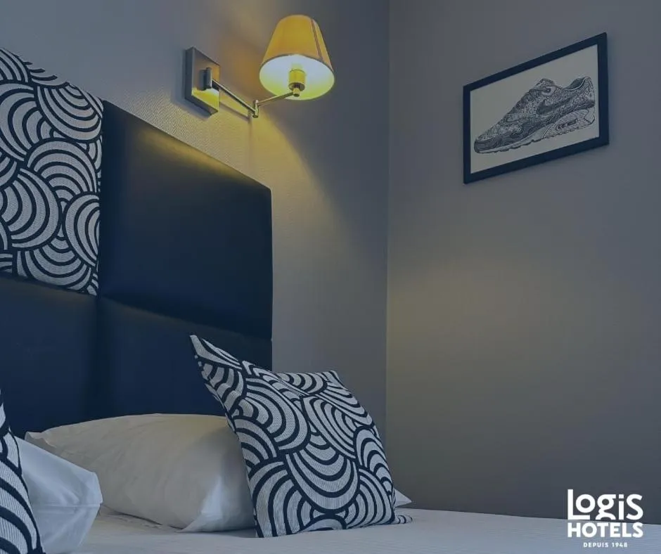 Decorative detail, Bed in Hôtel Spa & Restaurant Ô Pervenches