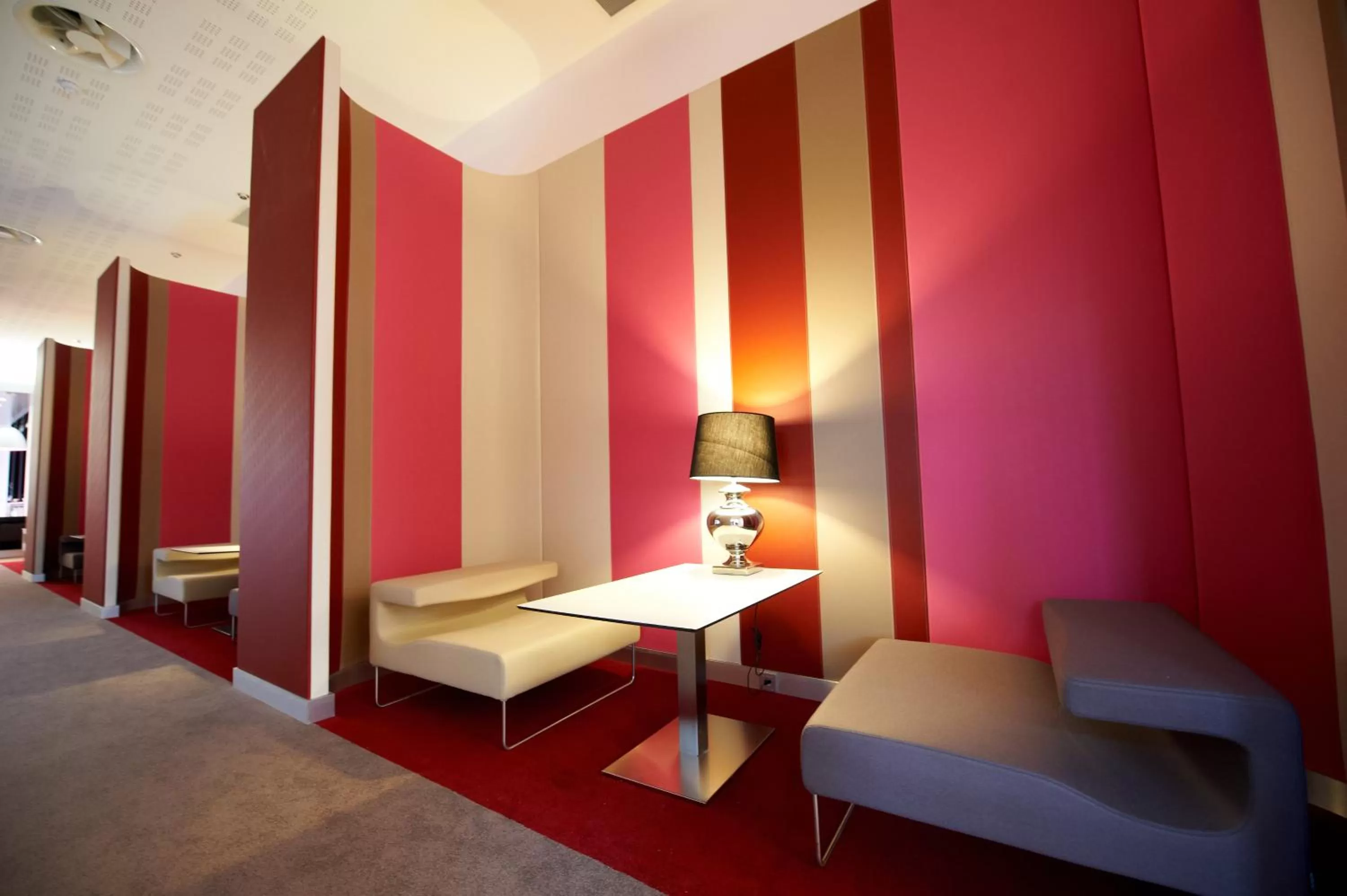 Lounge or bar, Bed in Mercure Cholet Centre
