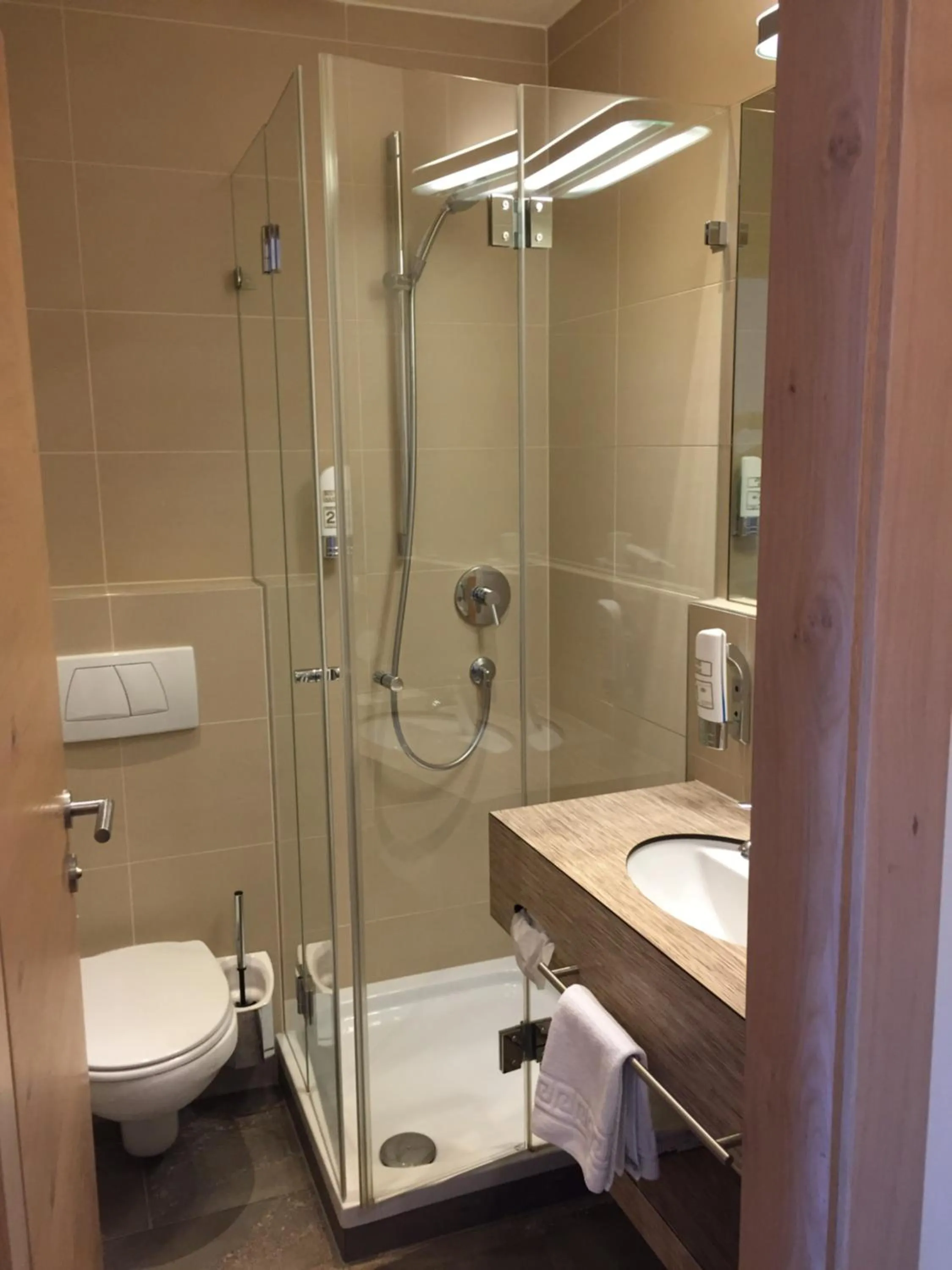 Photo of the whole room in Dollinger