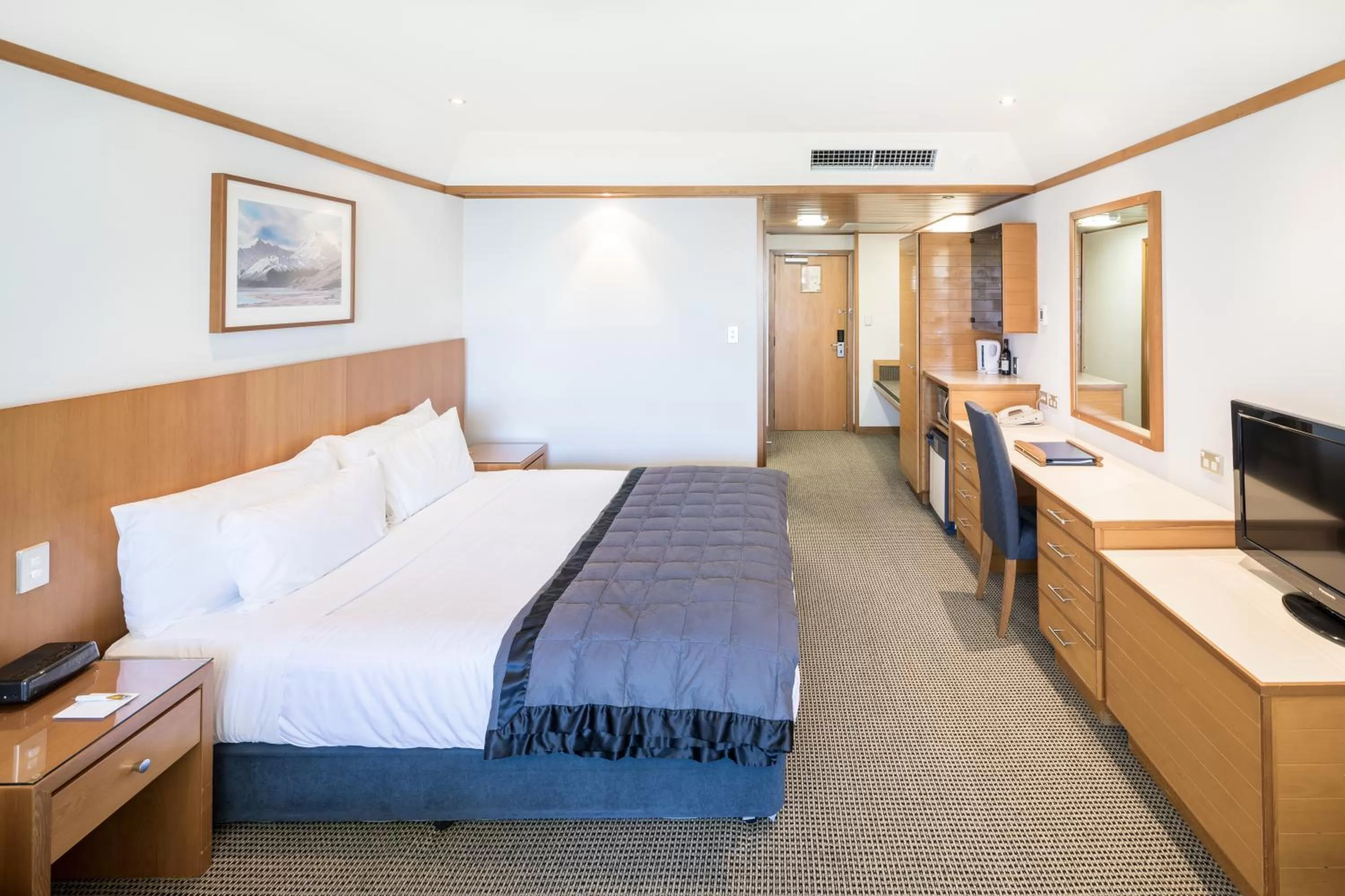 Patio, Bed in Commodore Airport Hotel Christchurch