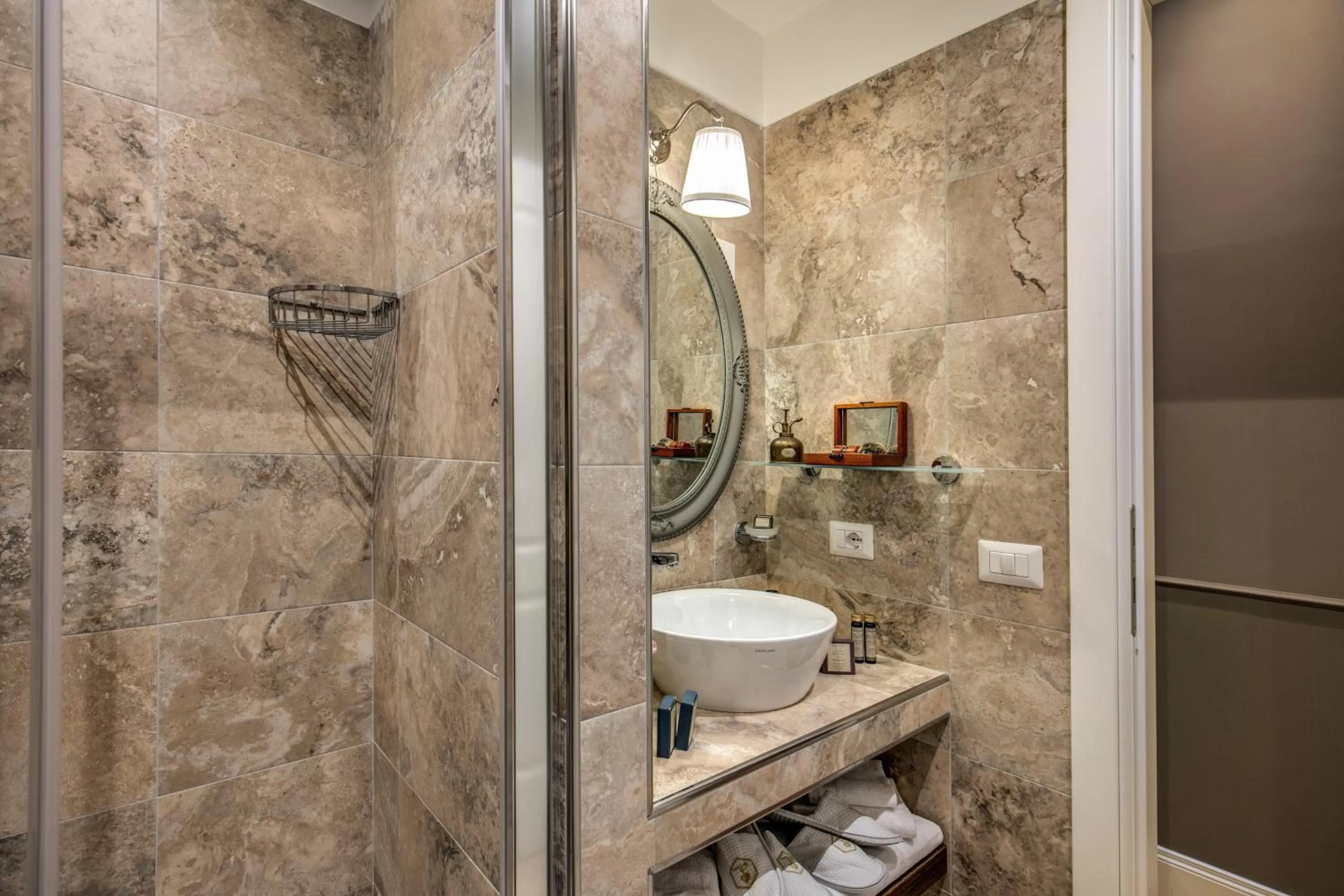 Shower in Tree Charme Parliament Boutique Hotel