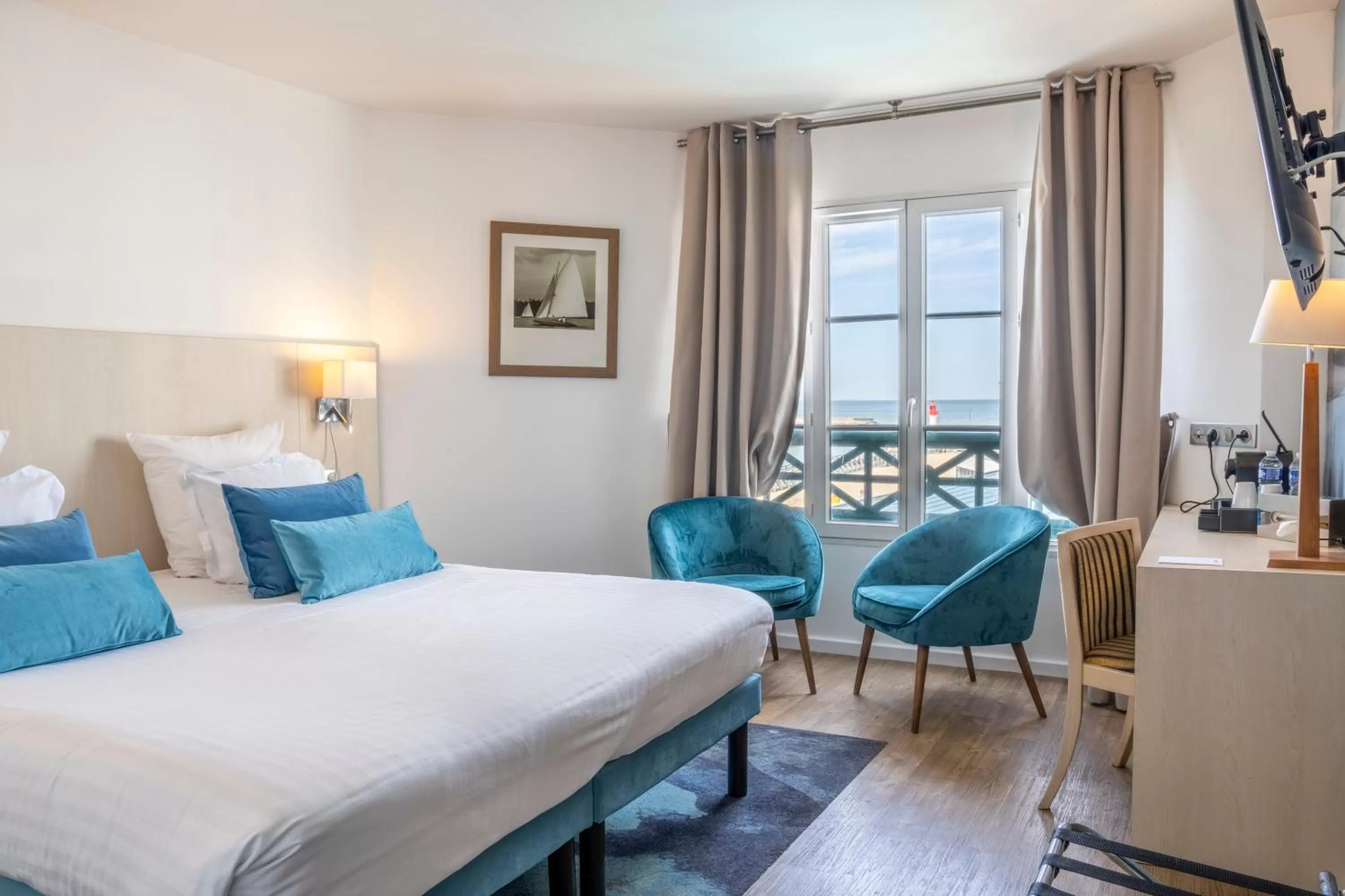 Bedroom, Bed in SOWELL HOTELS Le Beach