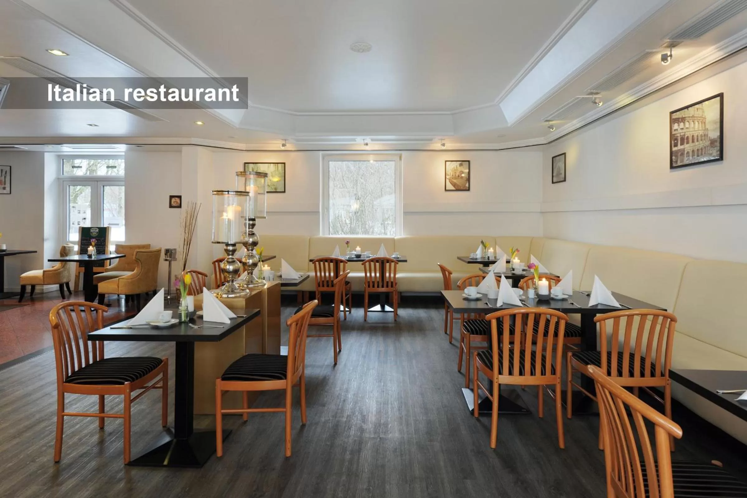 Restaurant/places to eat in Ambassador Parkhotel