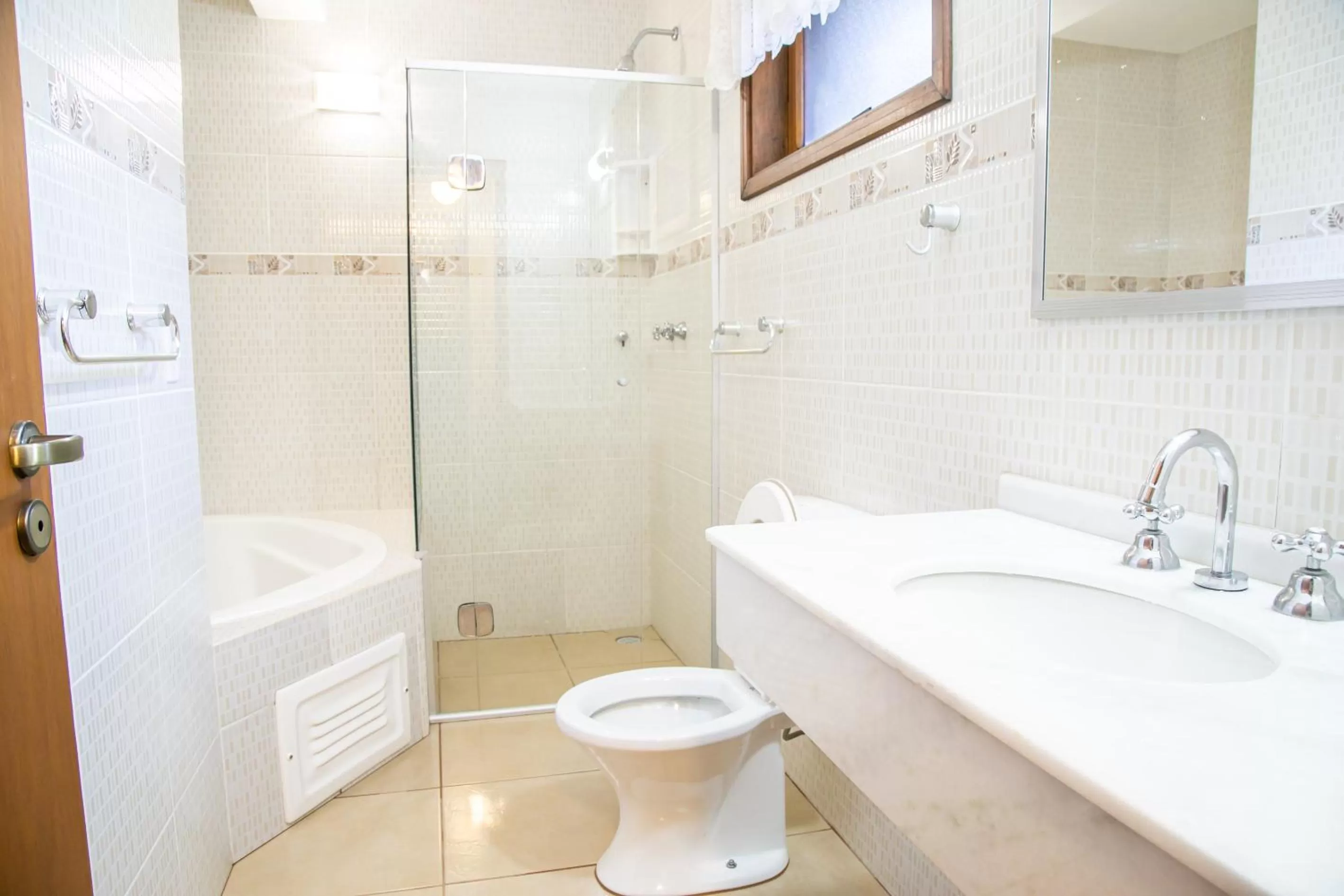 Toilet in Pousada Aguia da Montanha