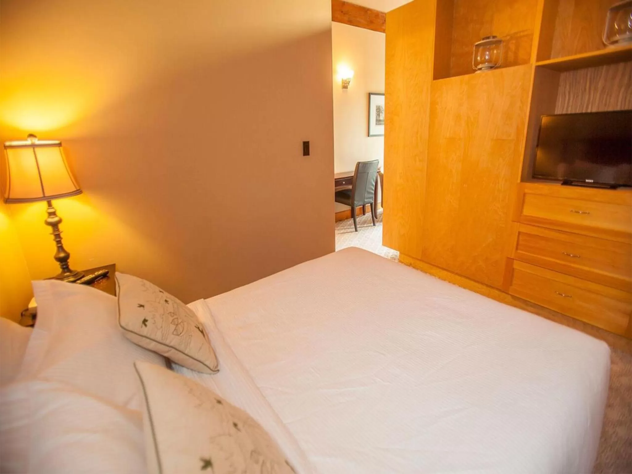 Bedroom, Bed in Timberland Inn