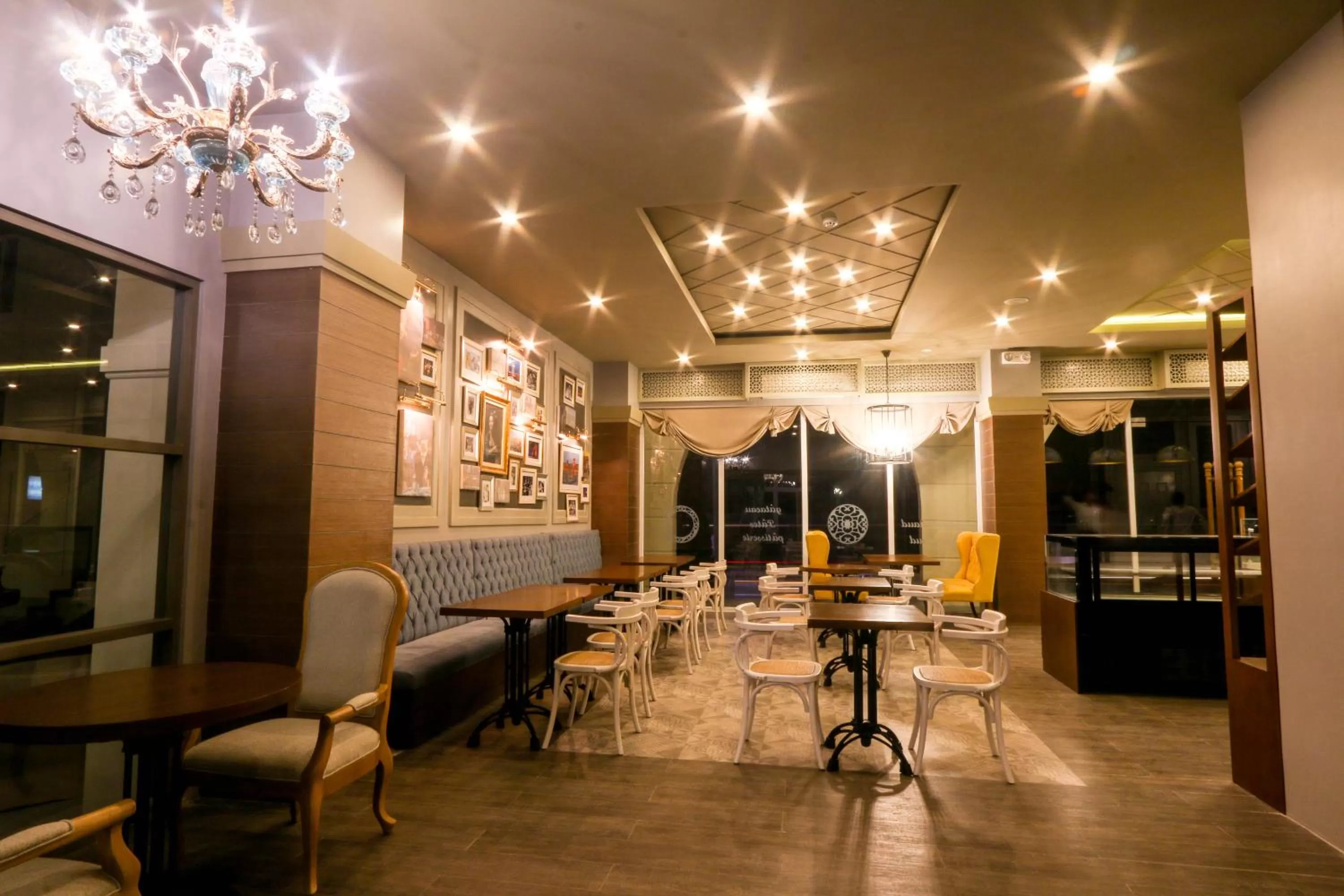 Restaurant/places to eat in Hotel Carlito Tagaytay