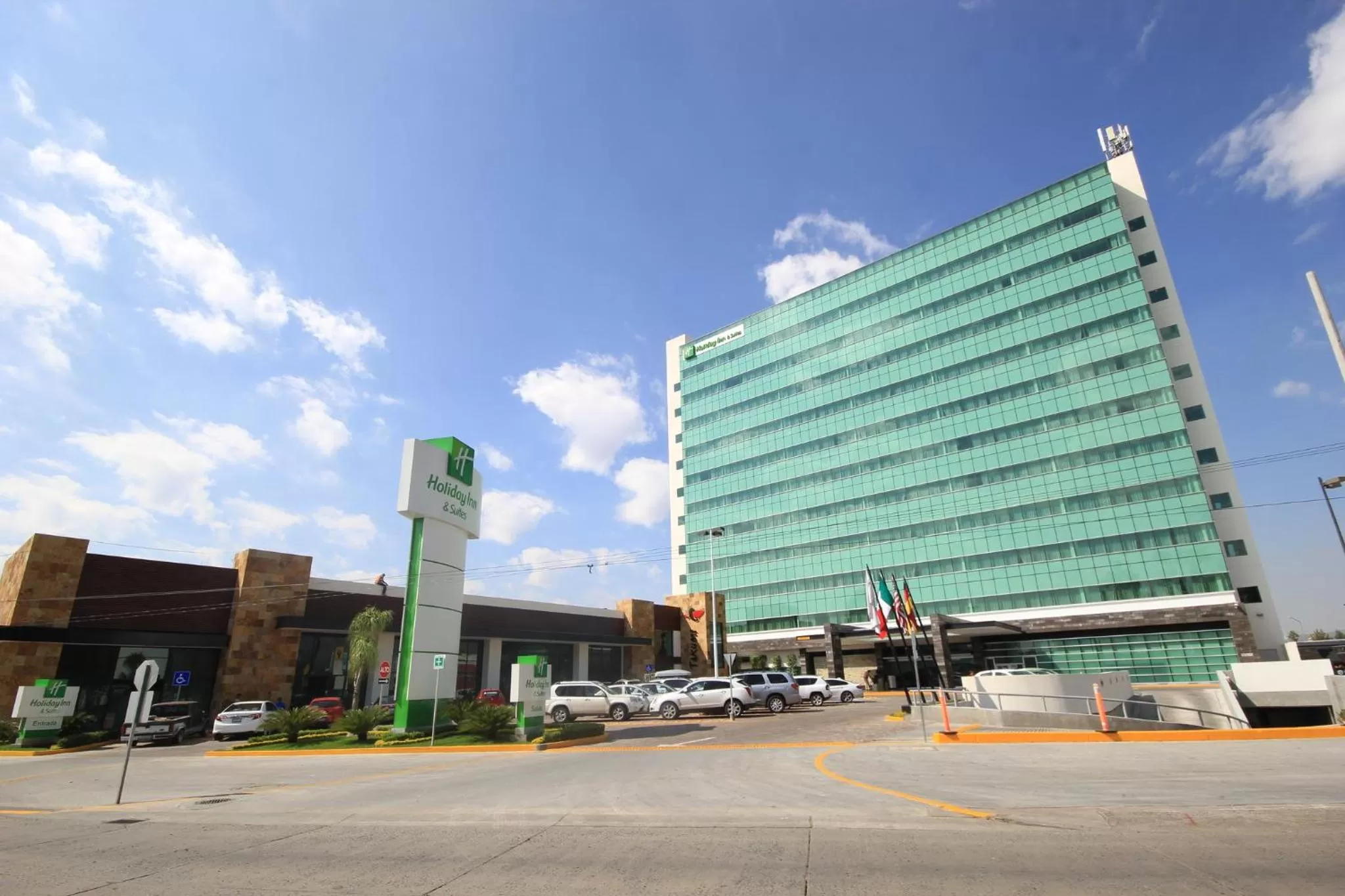 Property building in Holiday Inn & Suites Plaza Mayor by IHG