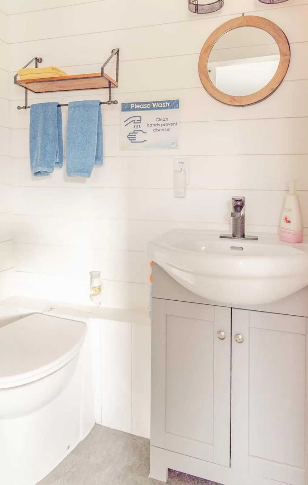 Bathroom in The Olde Anchor Bed & Breakfast