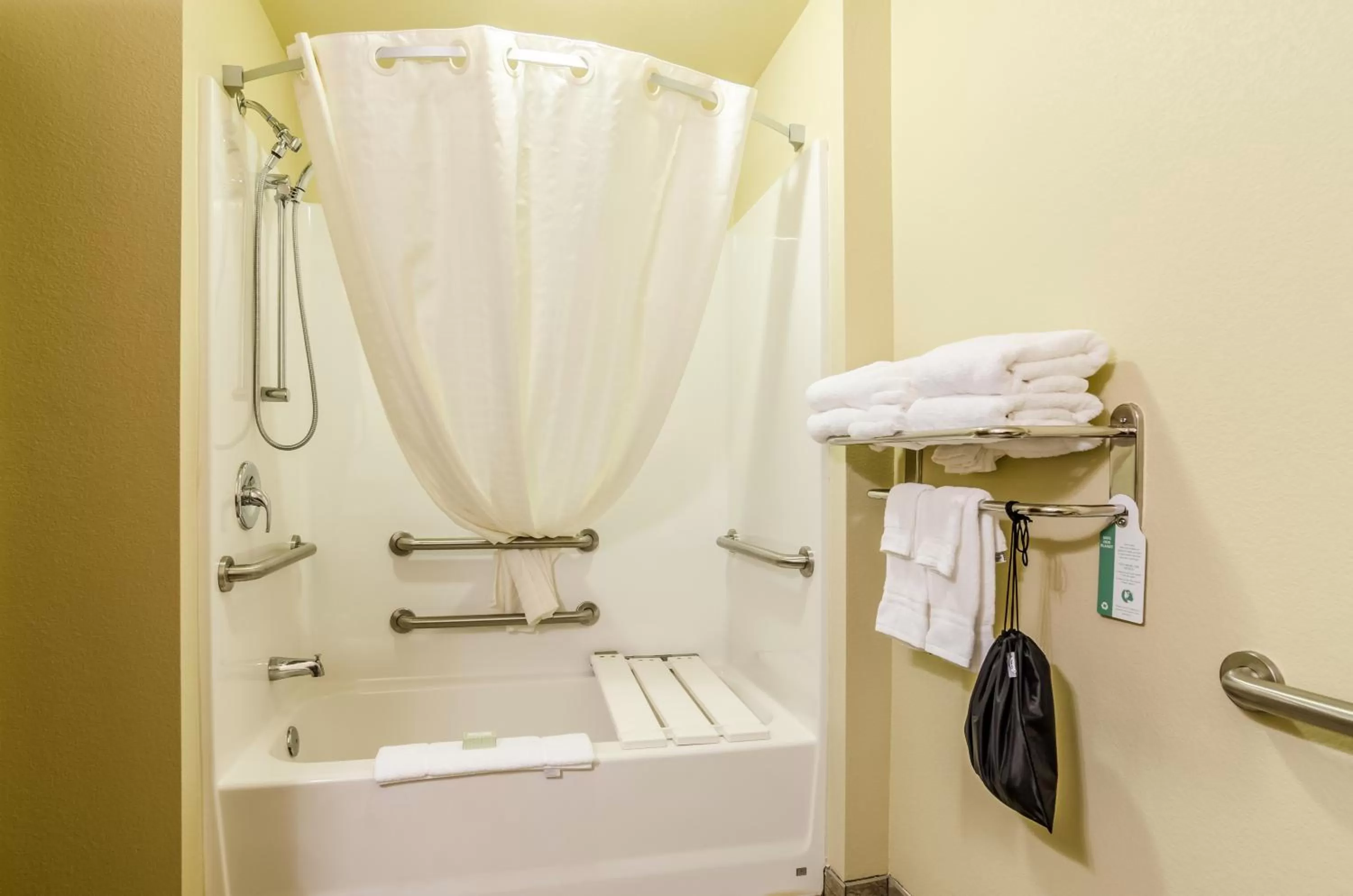 Shower in Cobblestone Hotel & Suites - McCook