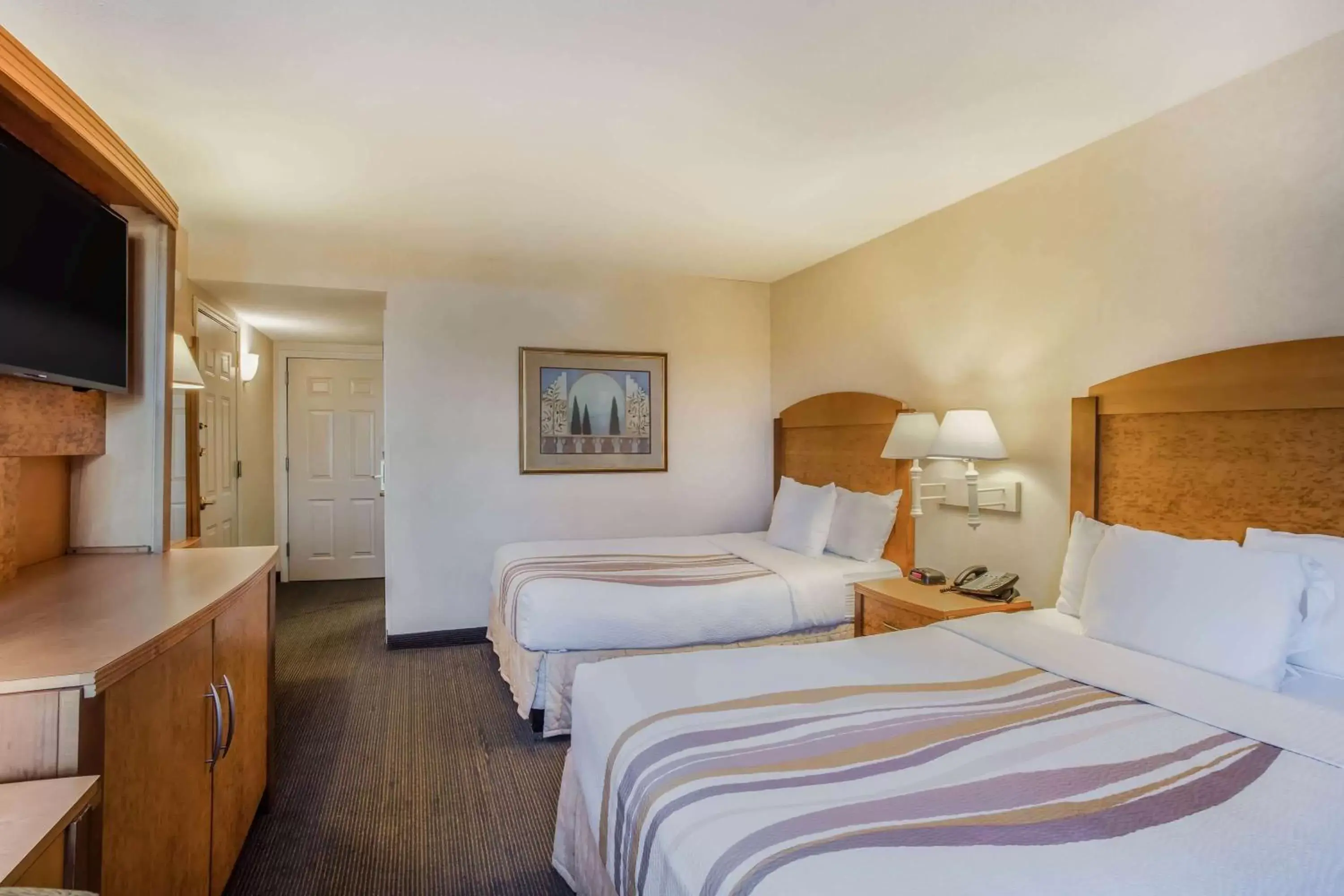 Double Room with Two Double Beds - Mobility Access in La Quinta by Wyndham Islip - MacArthur Airport Double Room with Two Double Beds - Mobility Access in La Quinta by Wyndham Islip - MacArthur Airport