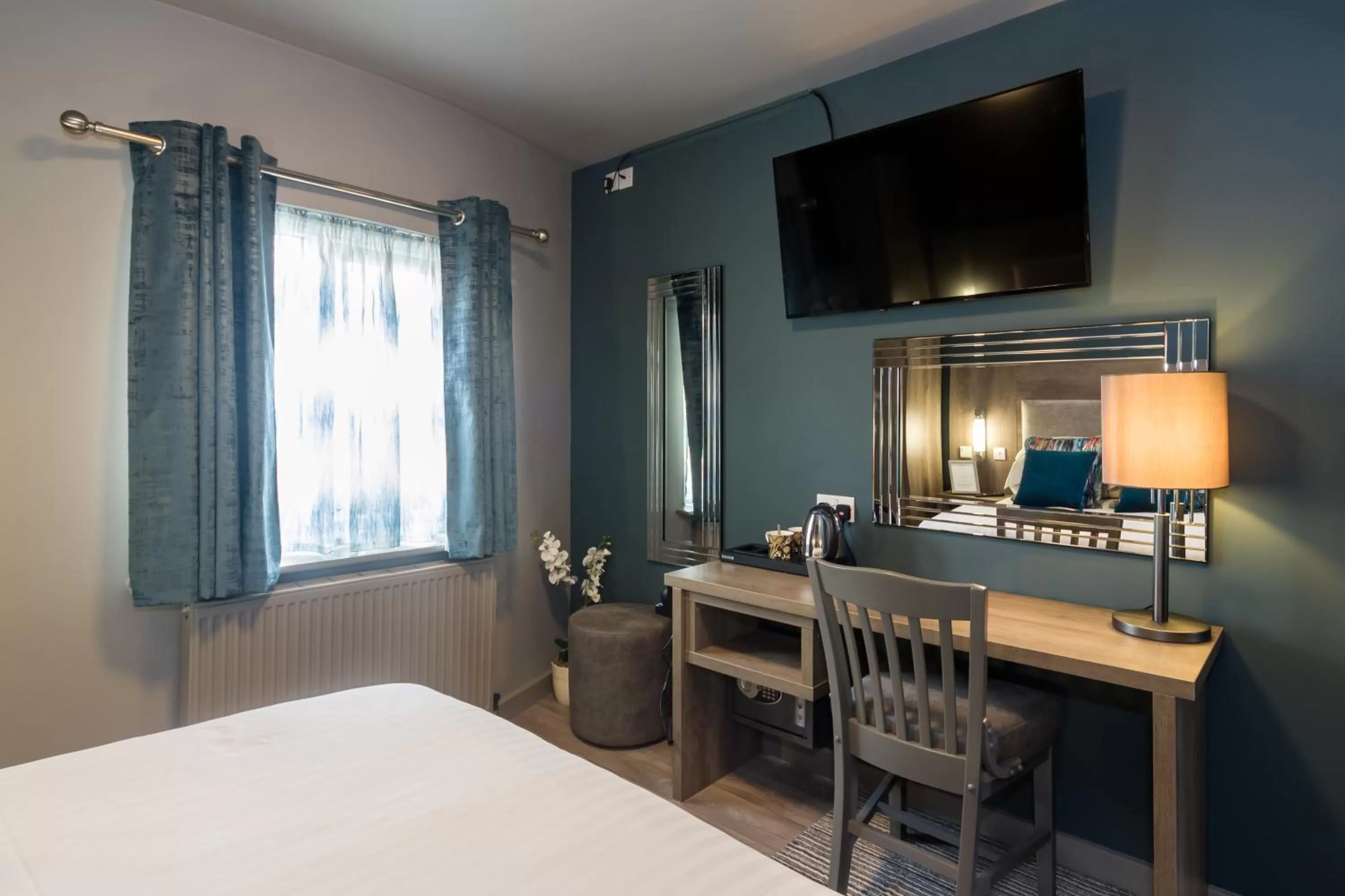 TV and multimedia, Bed in Hotel No 8