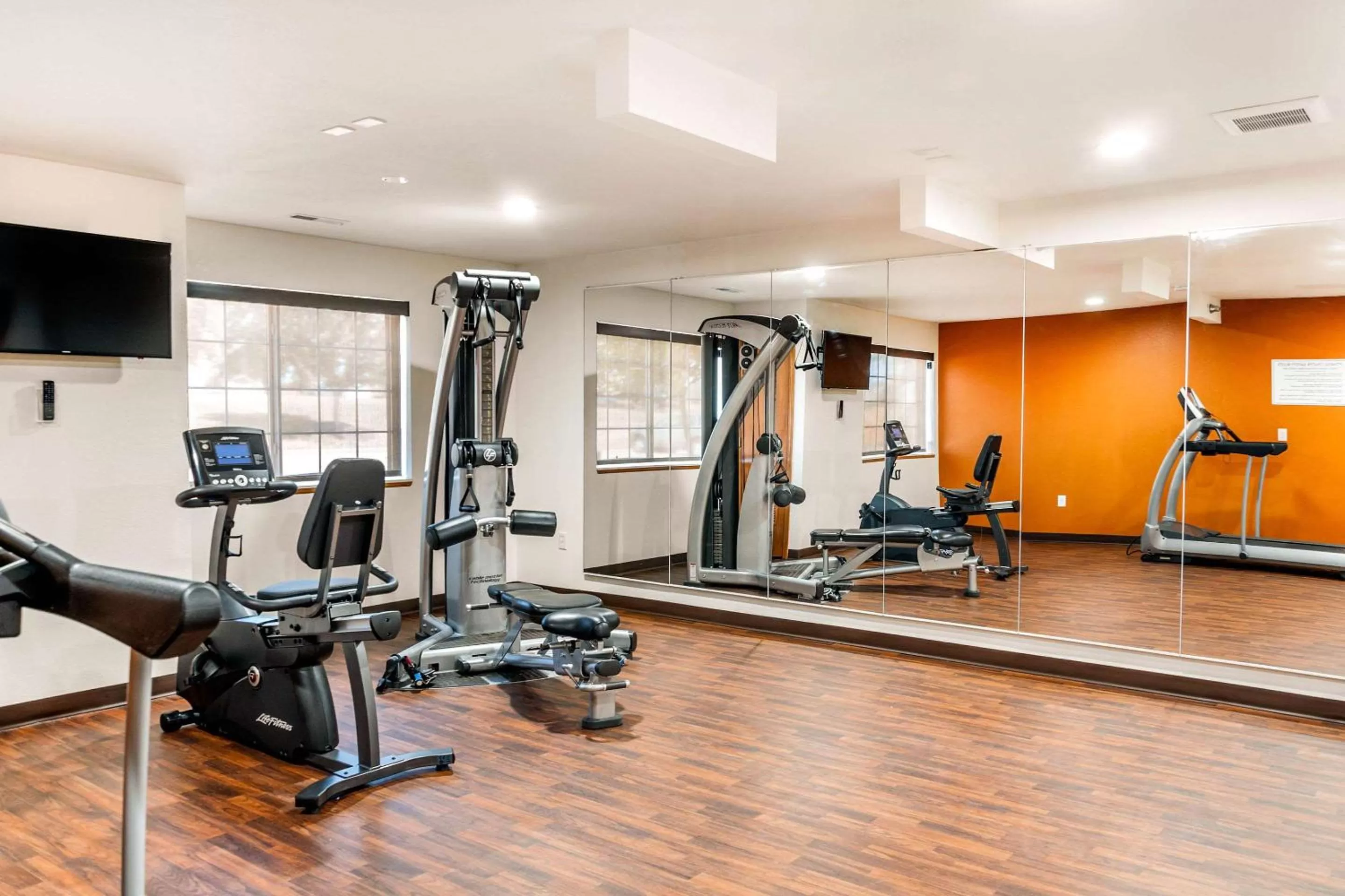 Fitness centre/facilities in MainStay Suites Dubuque at Hwy 20