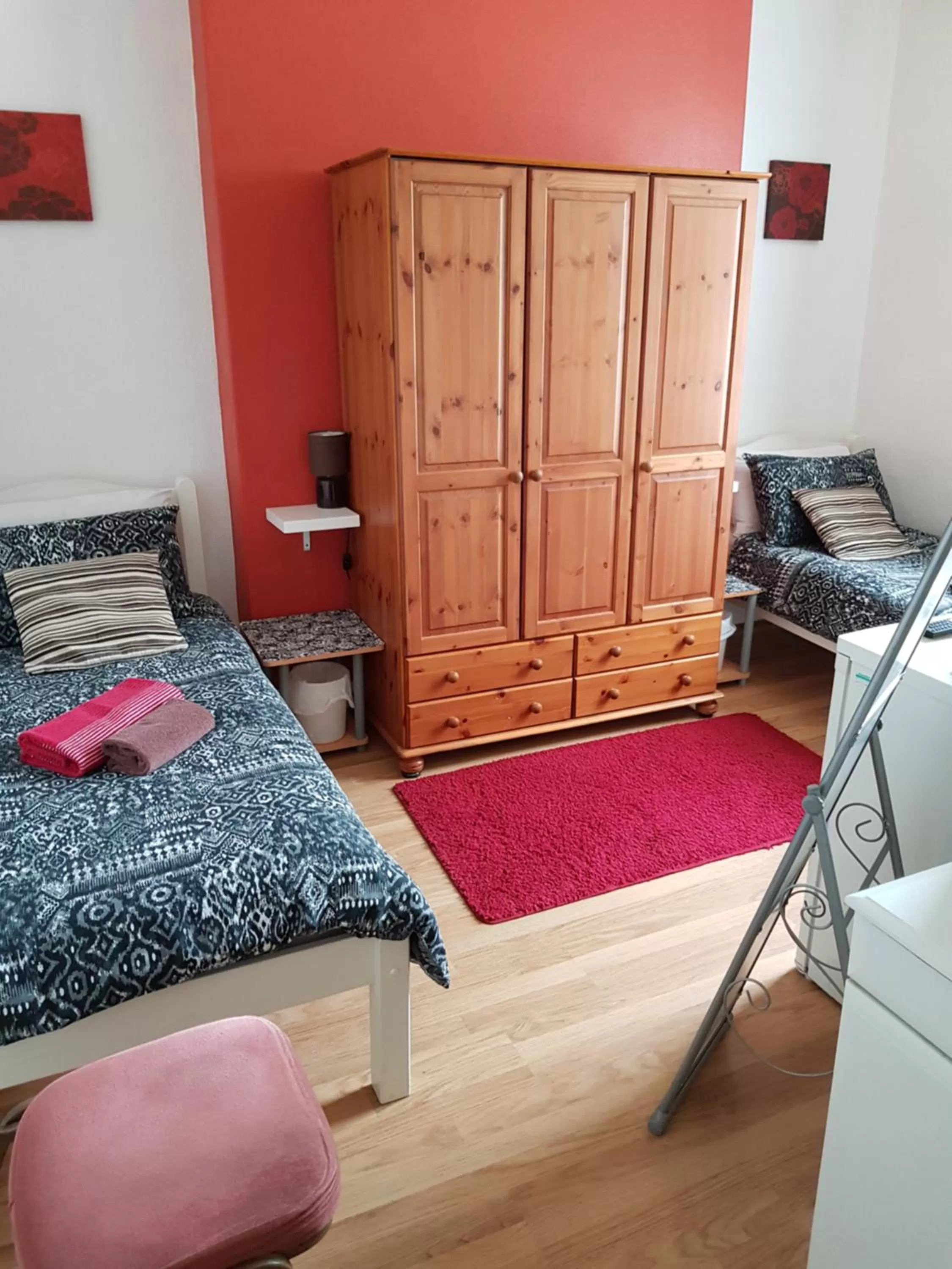 Bedroom, Bed in Sunnyside Hotel