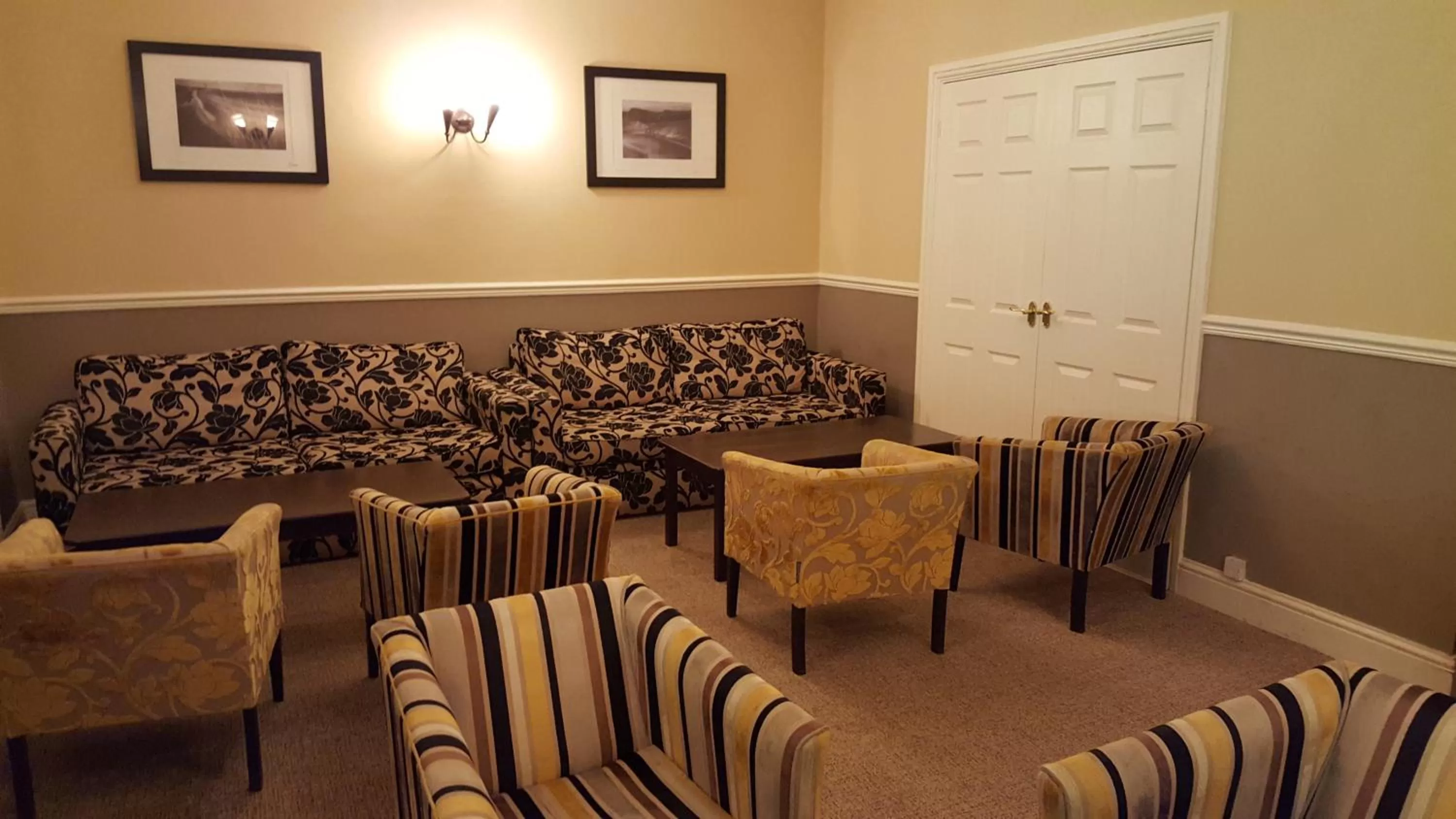 Lounge or bar in Nant Ddu Lodge Hotel & Spa