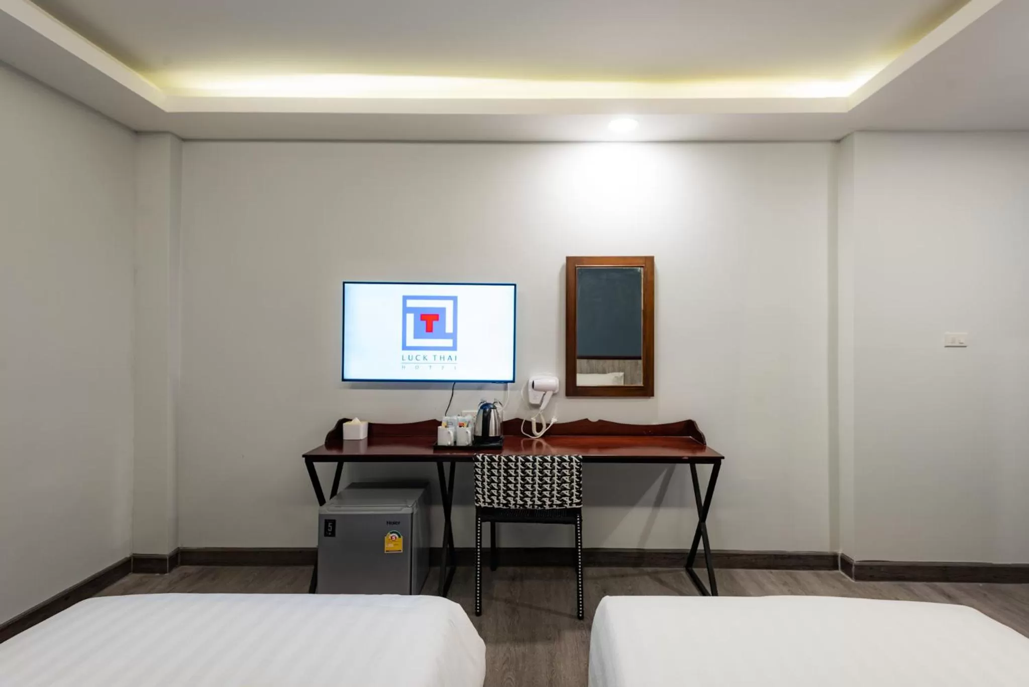 hair dresser, Bed in Luck Thai Hotel