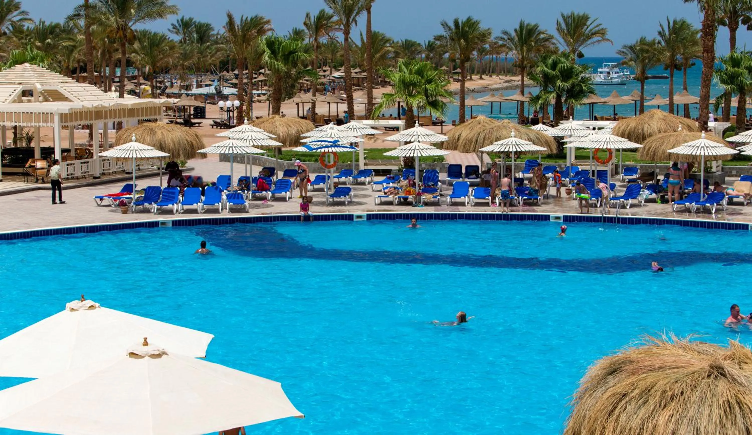 Swimming pool in Mirage Bay Resort & Aqua Park