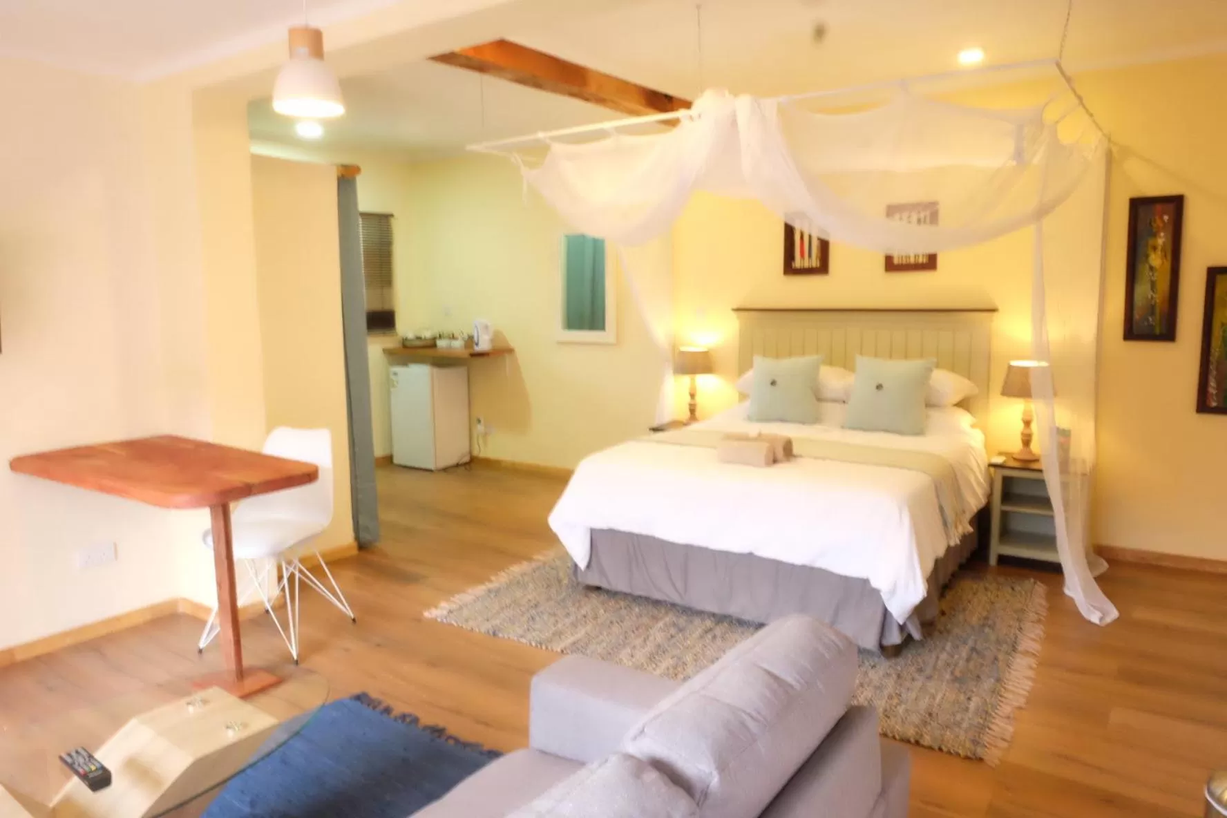 Photo of the whole room, Bed in The Leslie - Bed & Breakfast