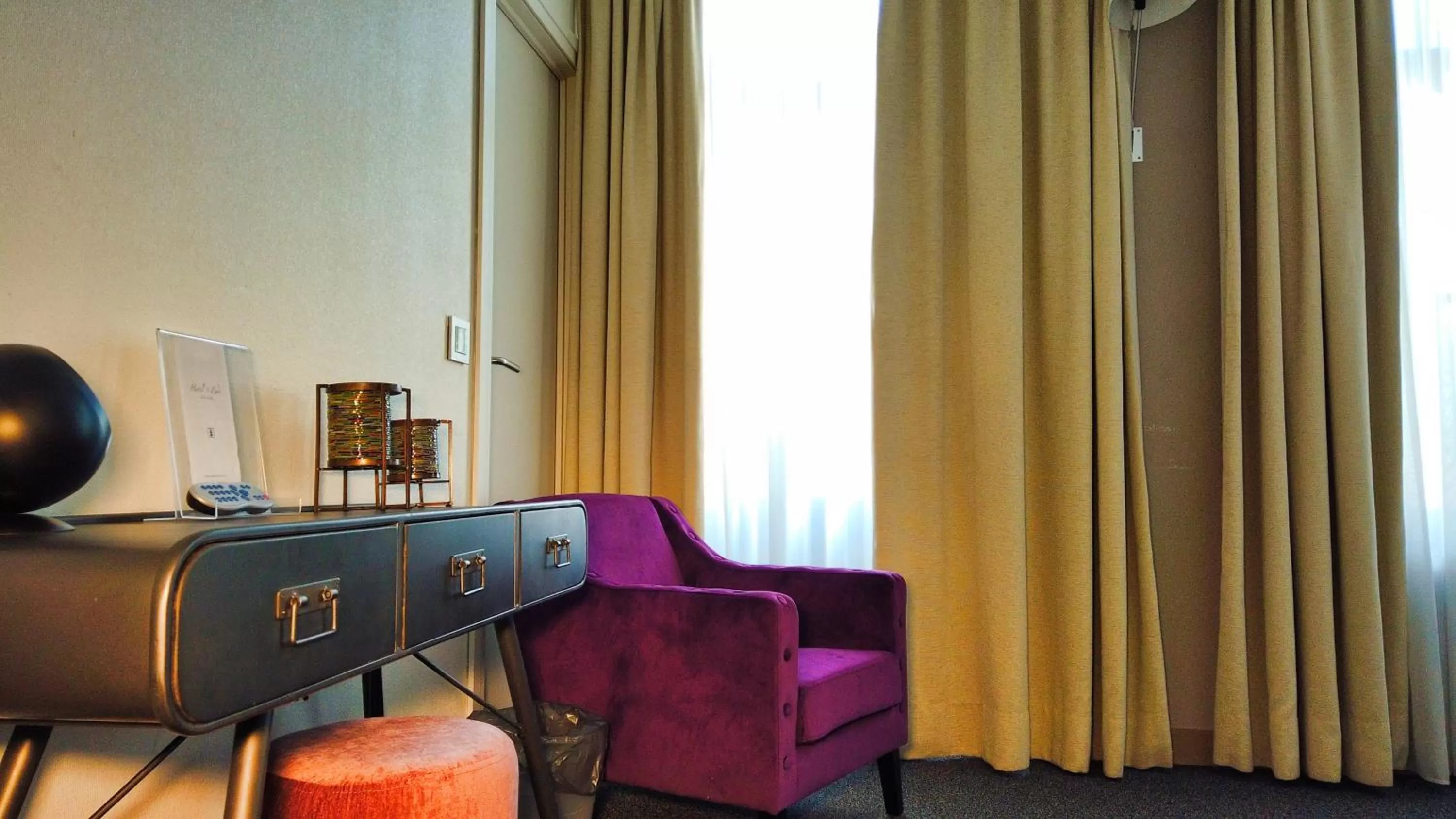 Photo of the whole room in Hotel Bliss