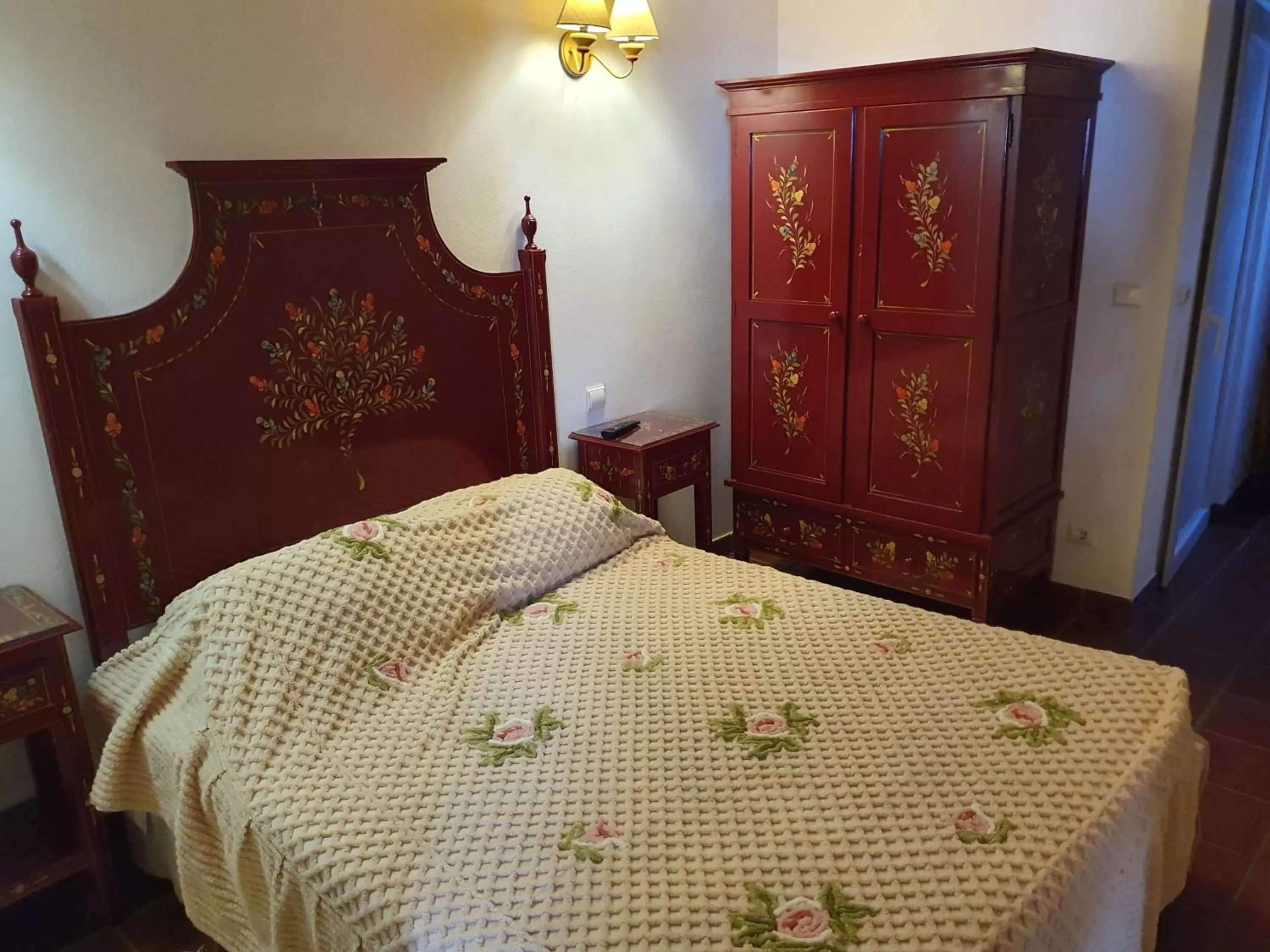 Decorative detail, Bed in Hotel Mar e Sol VNMF by Umbral