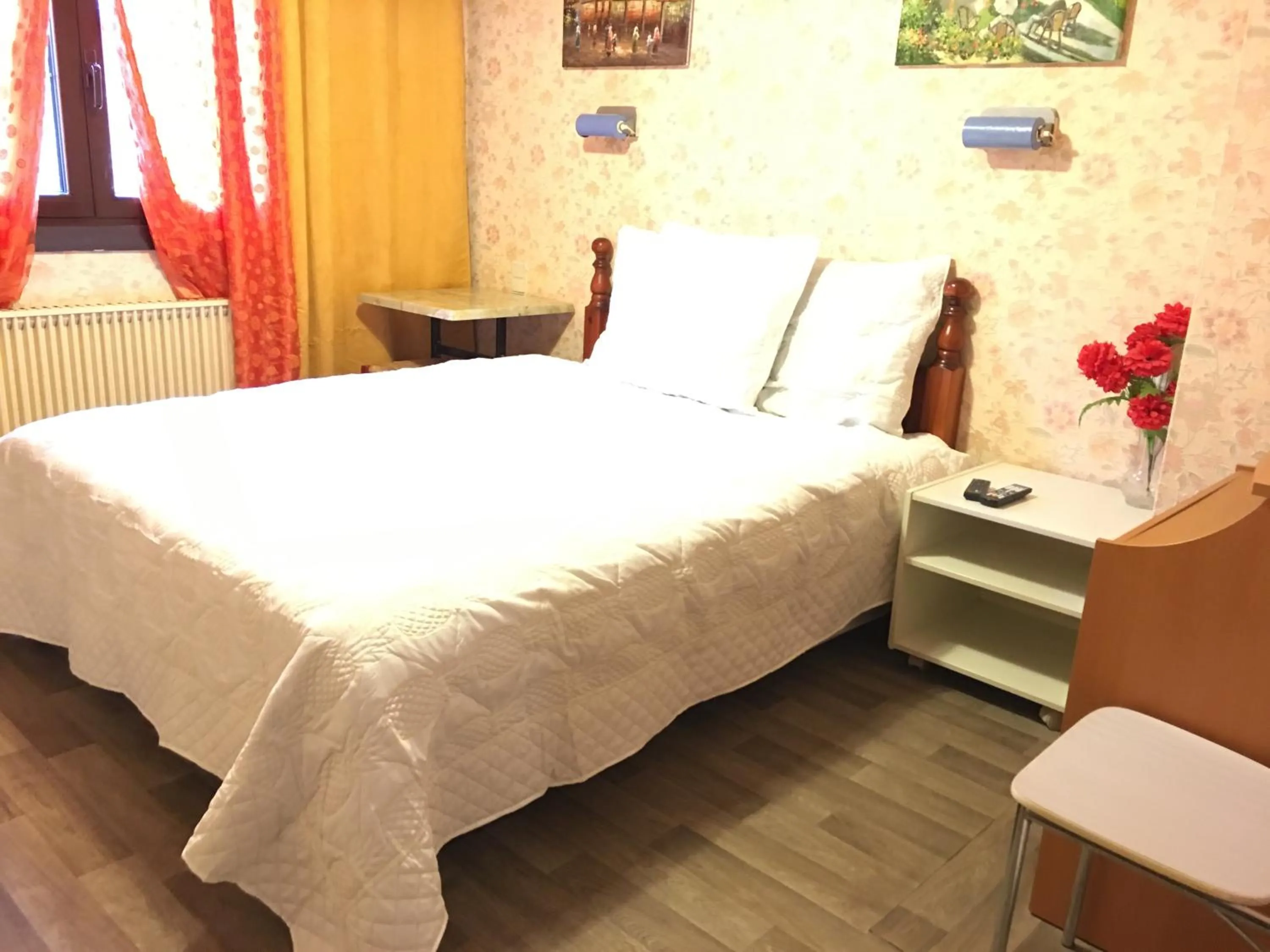 Bed in Hotel Paris Star