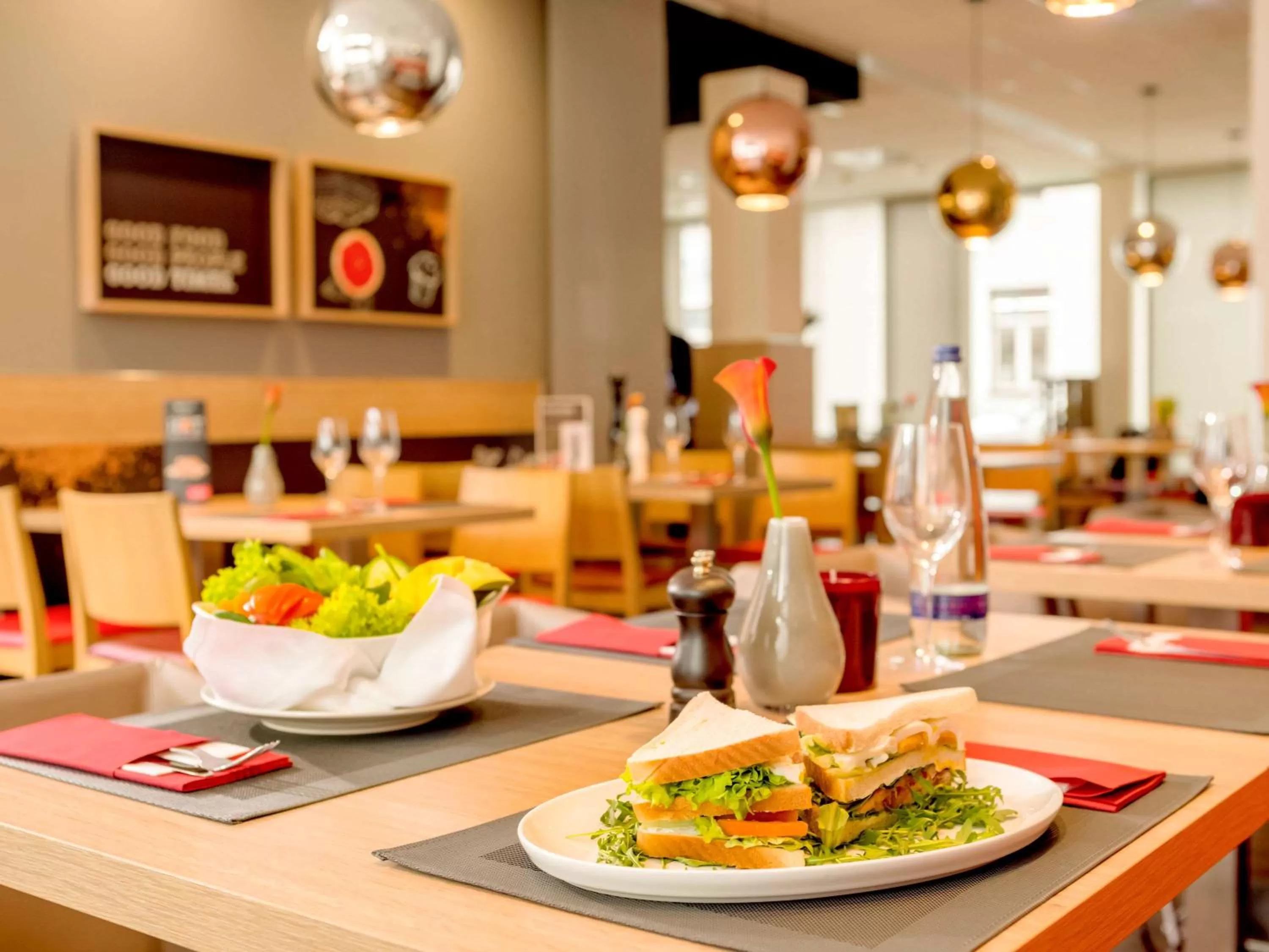 Lounge or bar in ibis München City Süd