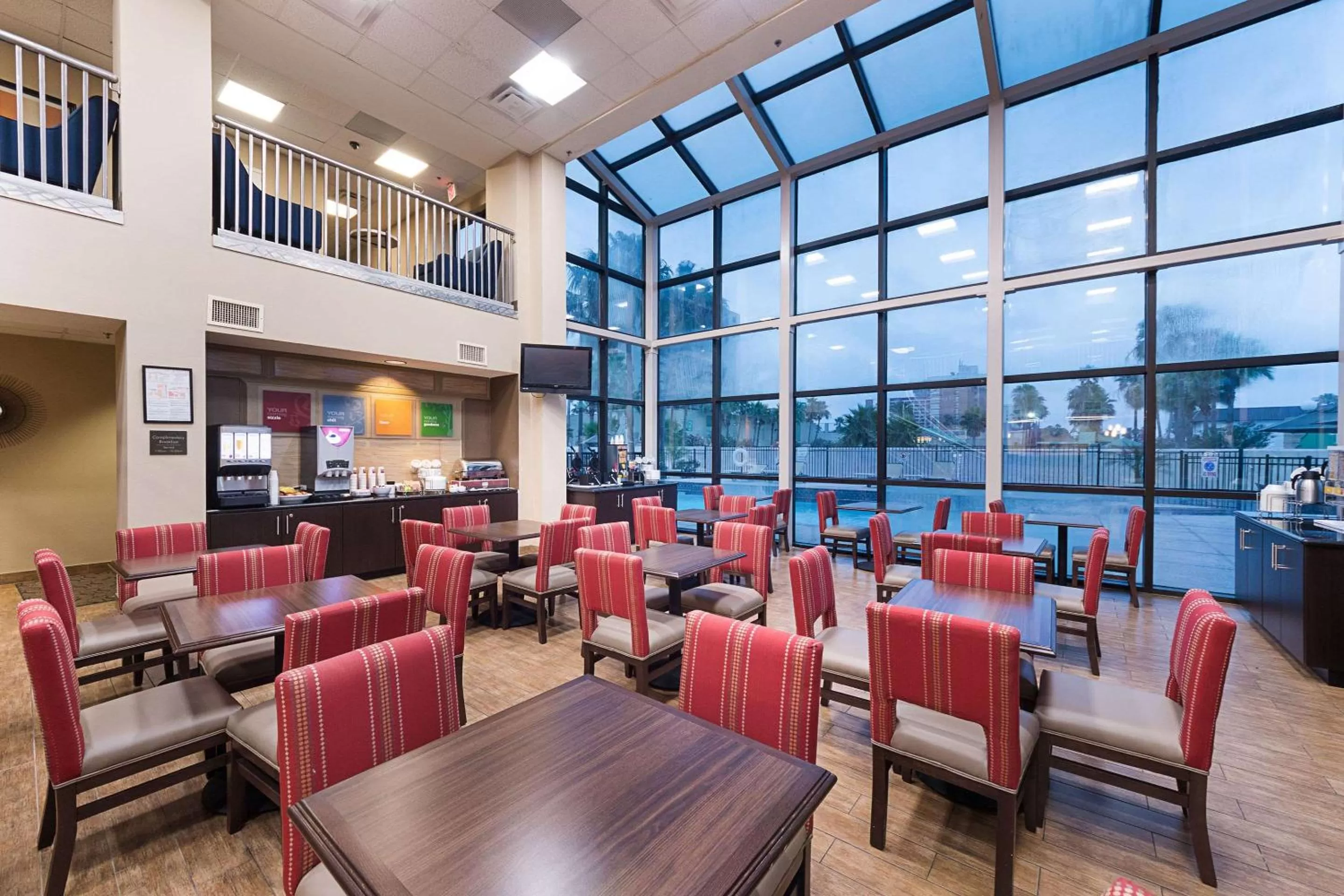 Restaurant/places to eat in Comfort Suites Beachside