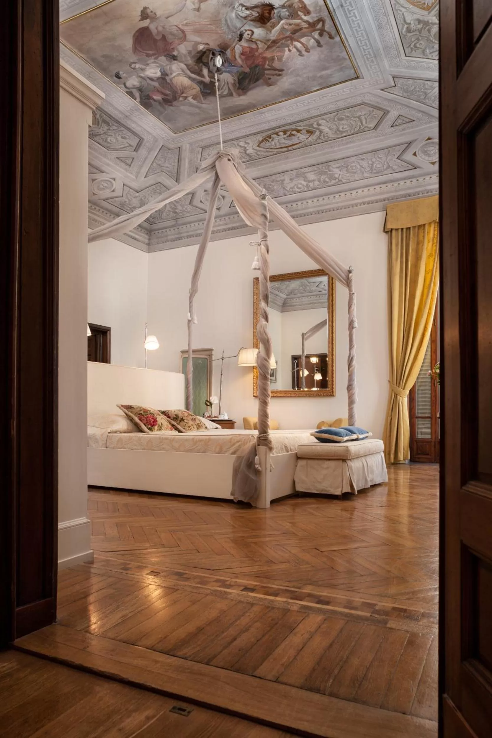 Bedroom, Bed in Hotel Executive