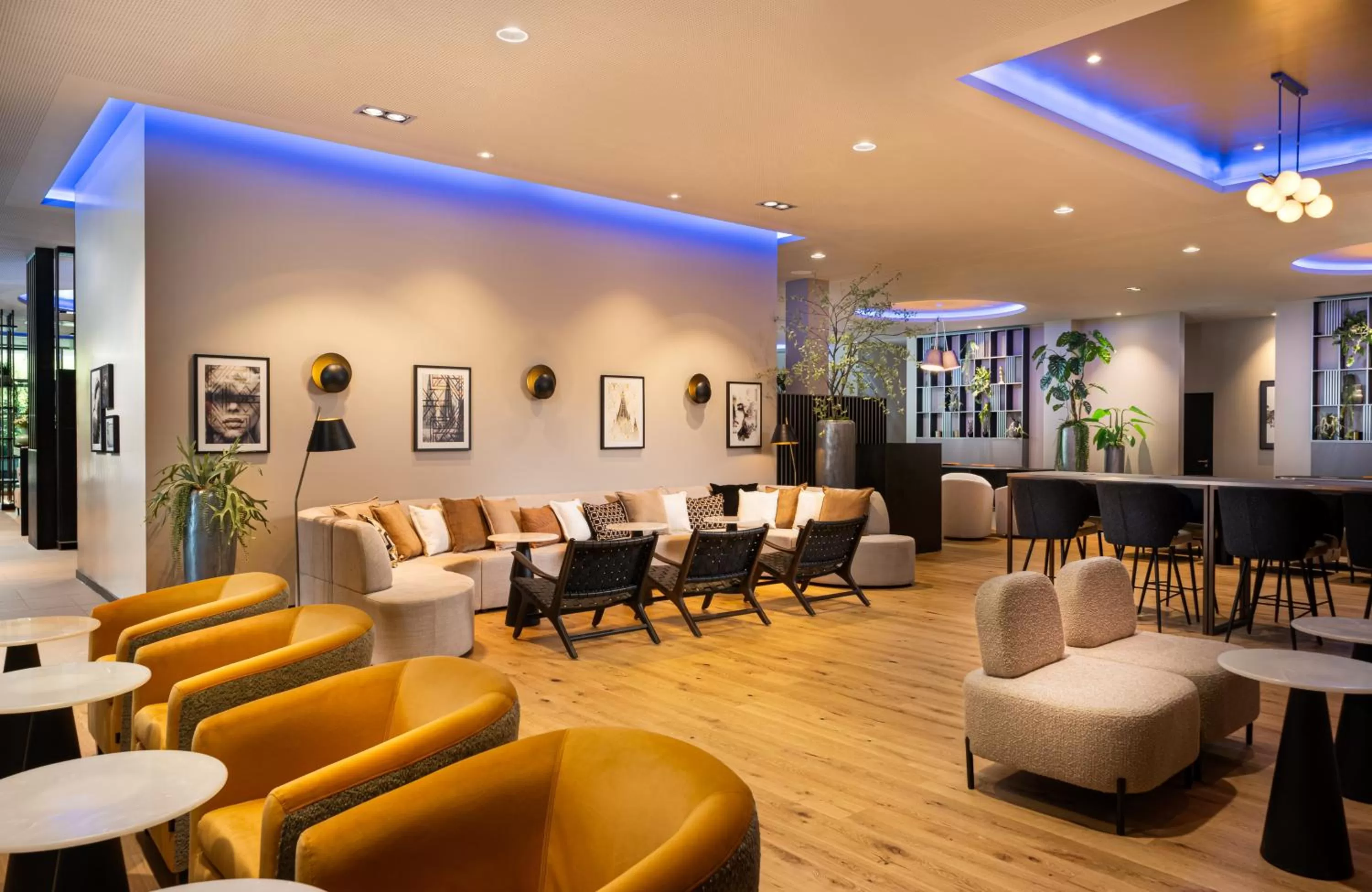 Lounge or bar in Leonardo Royal Hotel Cologne Bonn Airport