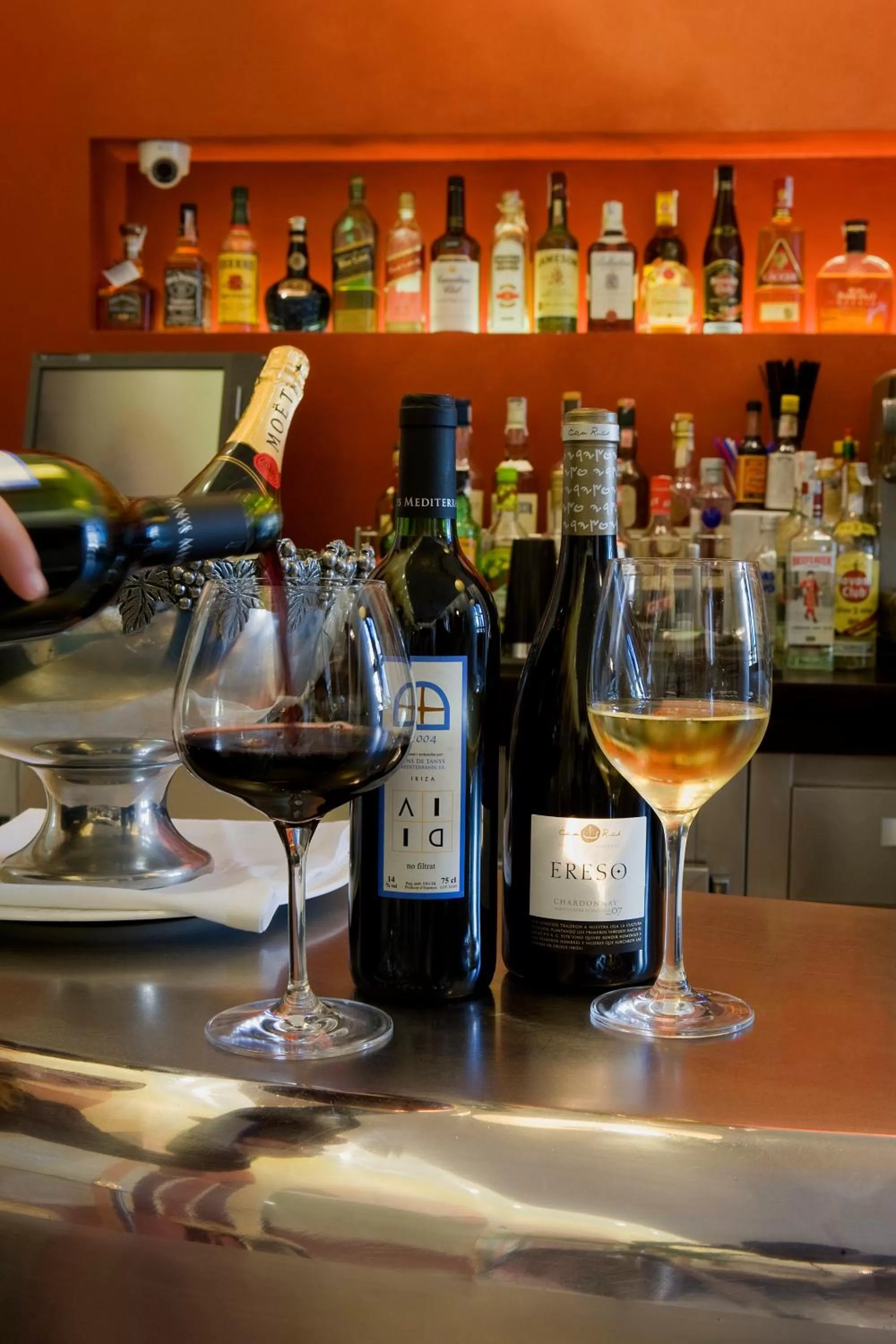 Lounge or bar in Mirador de Dalt Vila-Relais & Chateaux