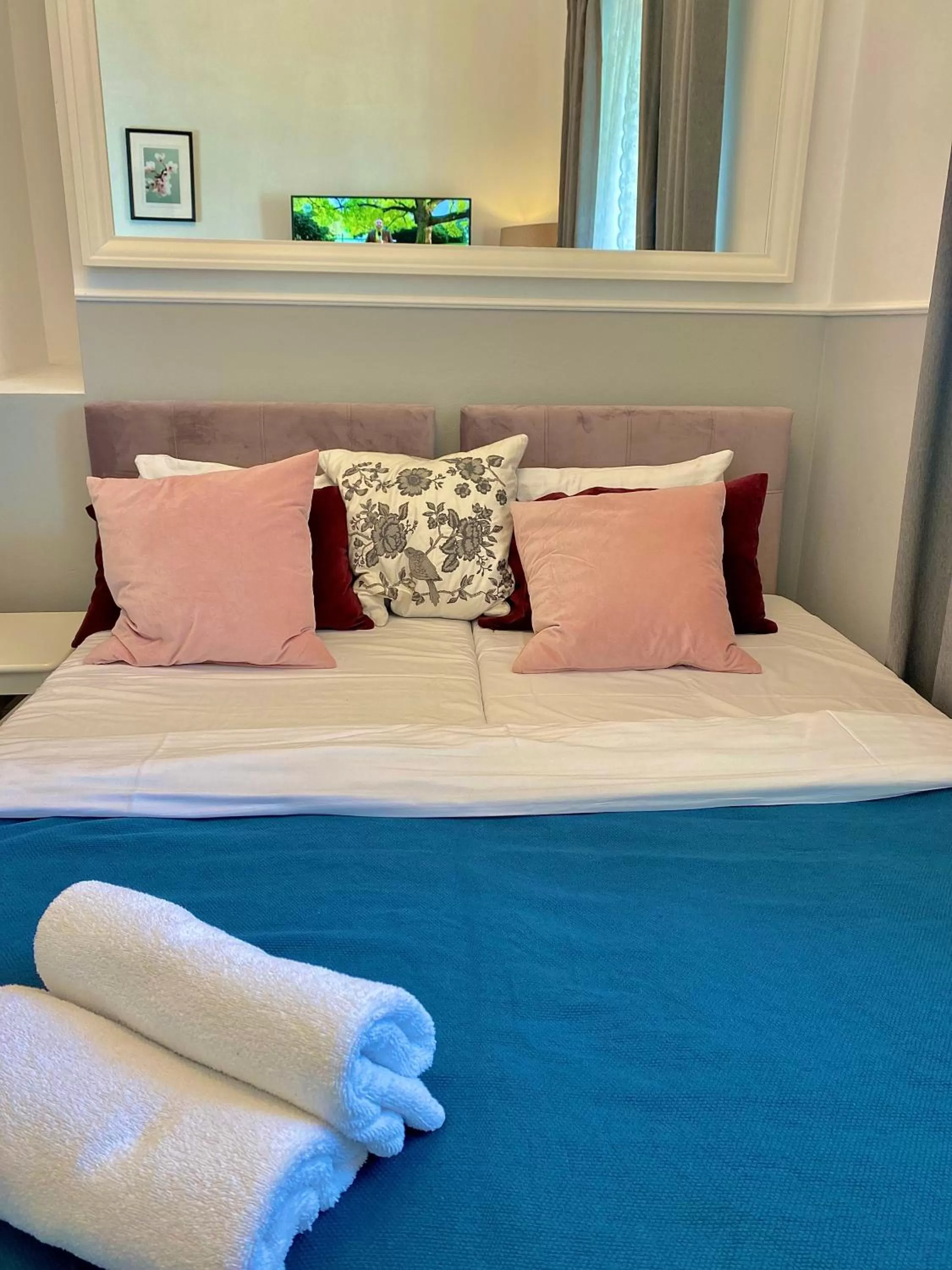 Bed in Pokoje w Starej Karczmie - by Upstairs