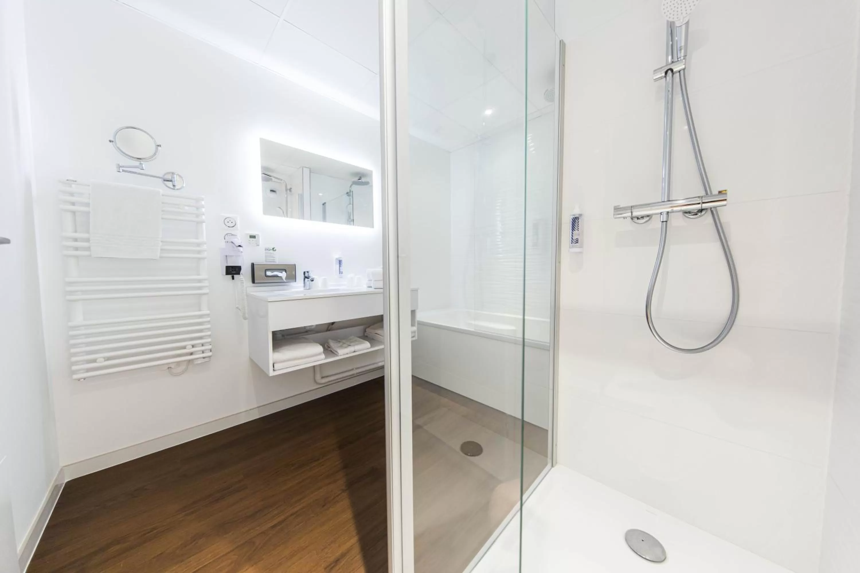 Bathroom in Westotel Tours Val de Loire