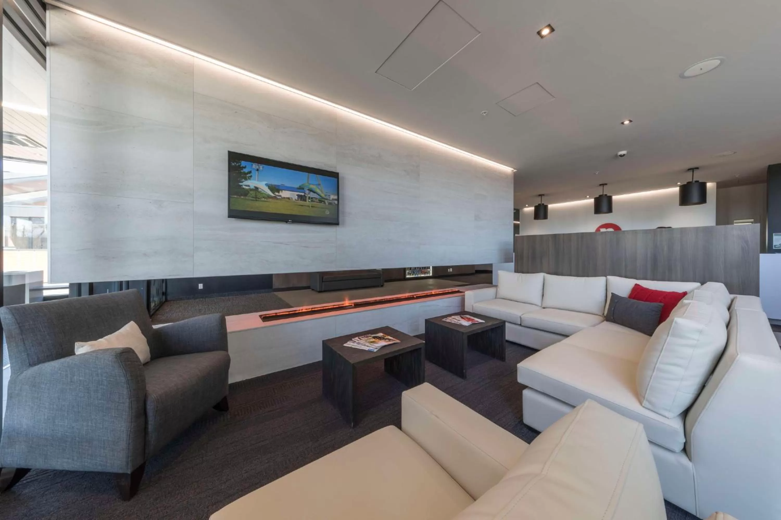 Lobby or reception in Hôtel & Suites Normandin Lévis