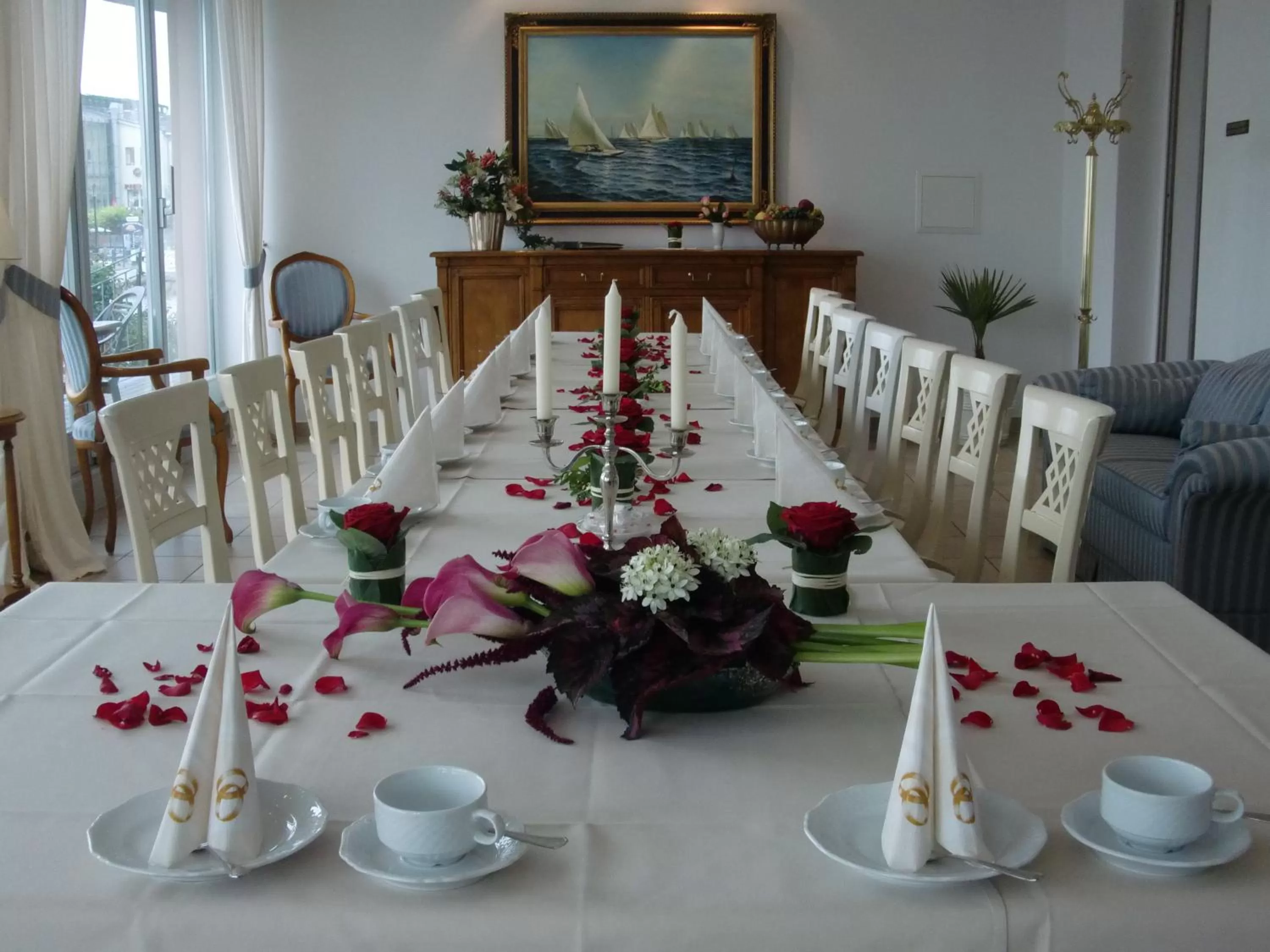 Restaurant/places to eat in Hotel Am Yachthafen