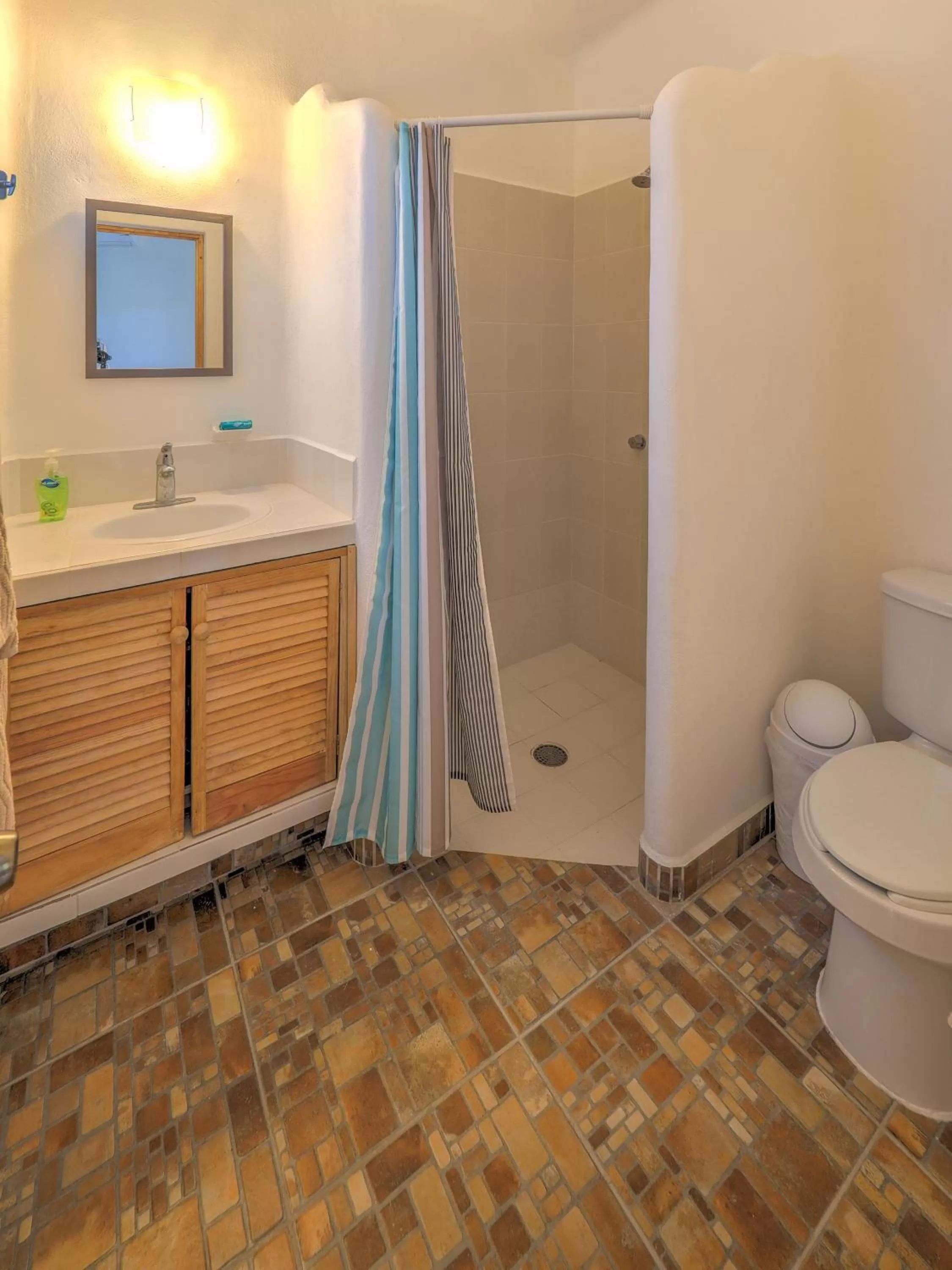 Bathroom in La Cruz Inn