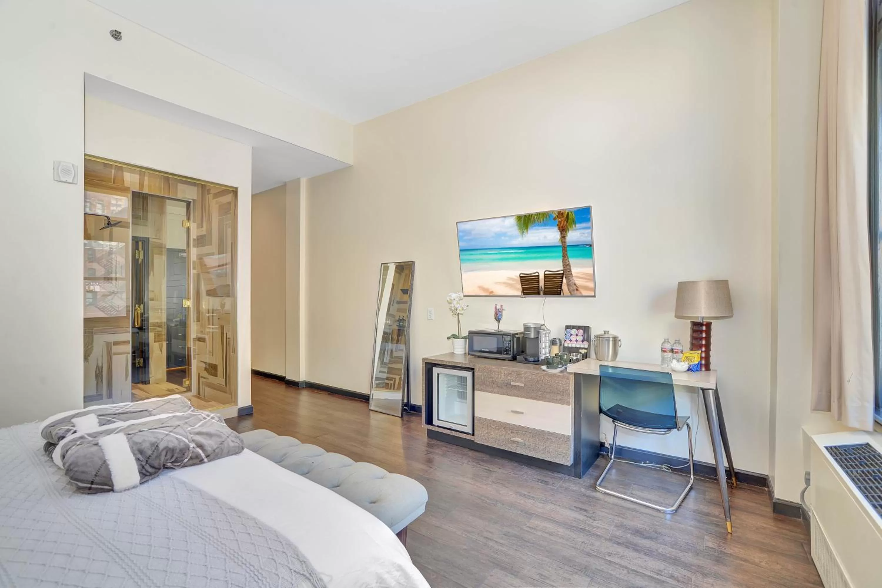 Photo of the whole room, Bed in Good Hotels Downtown Denver