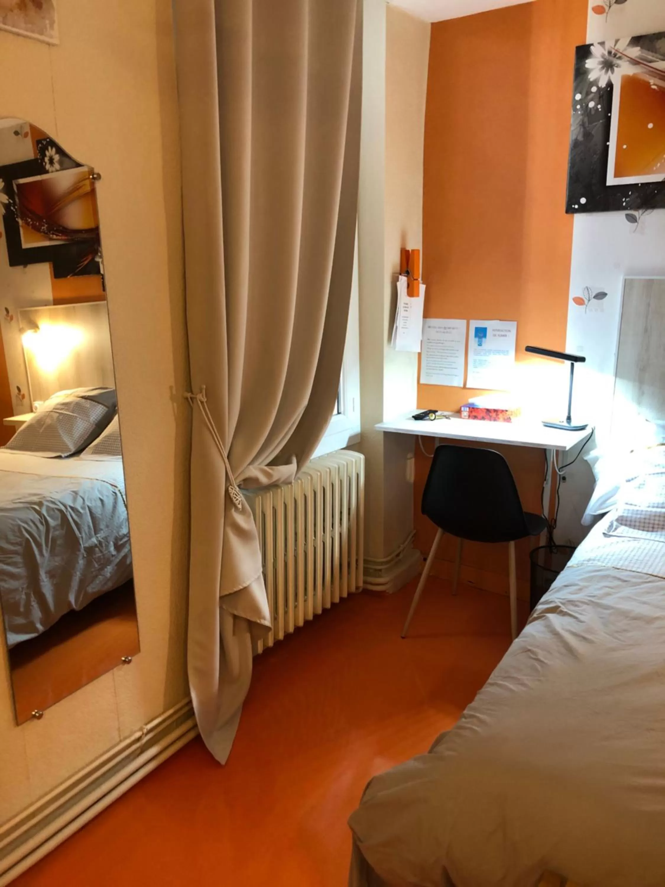 Photo of the whole room, Bed in Hotel des Remparts