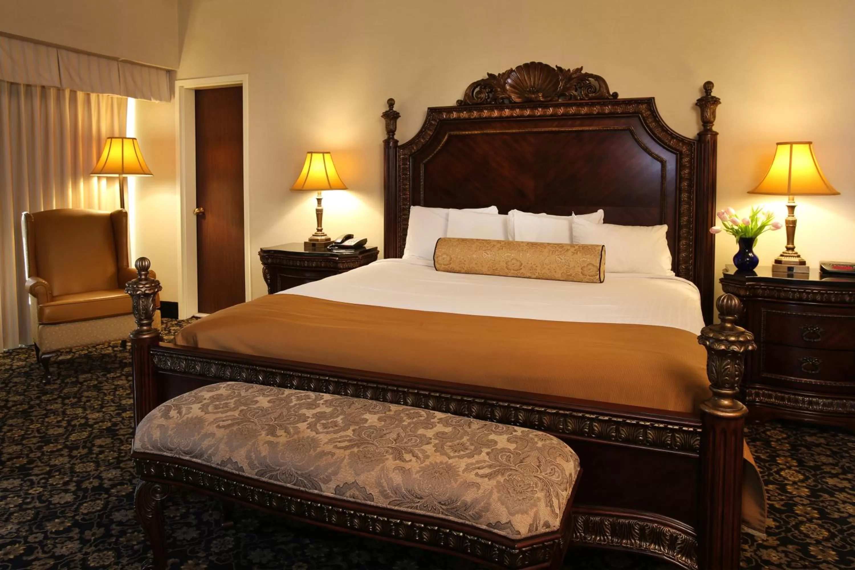 Bed in The Claridge Hotel