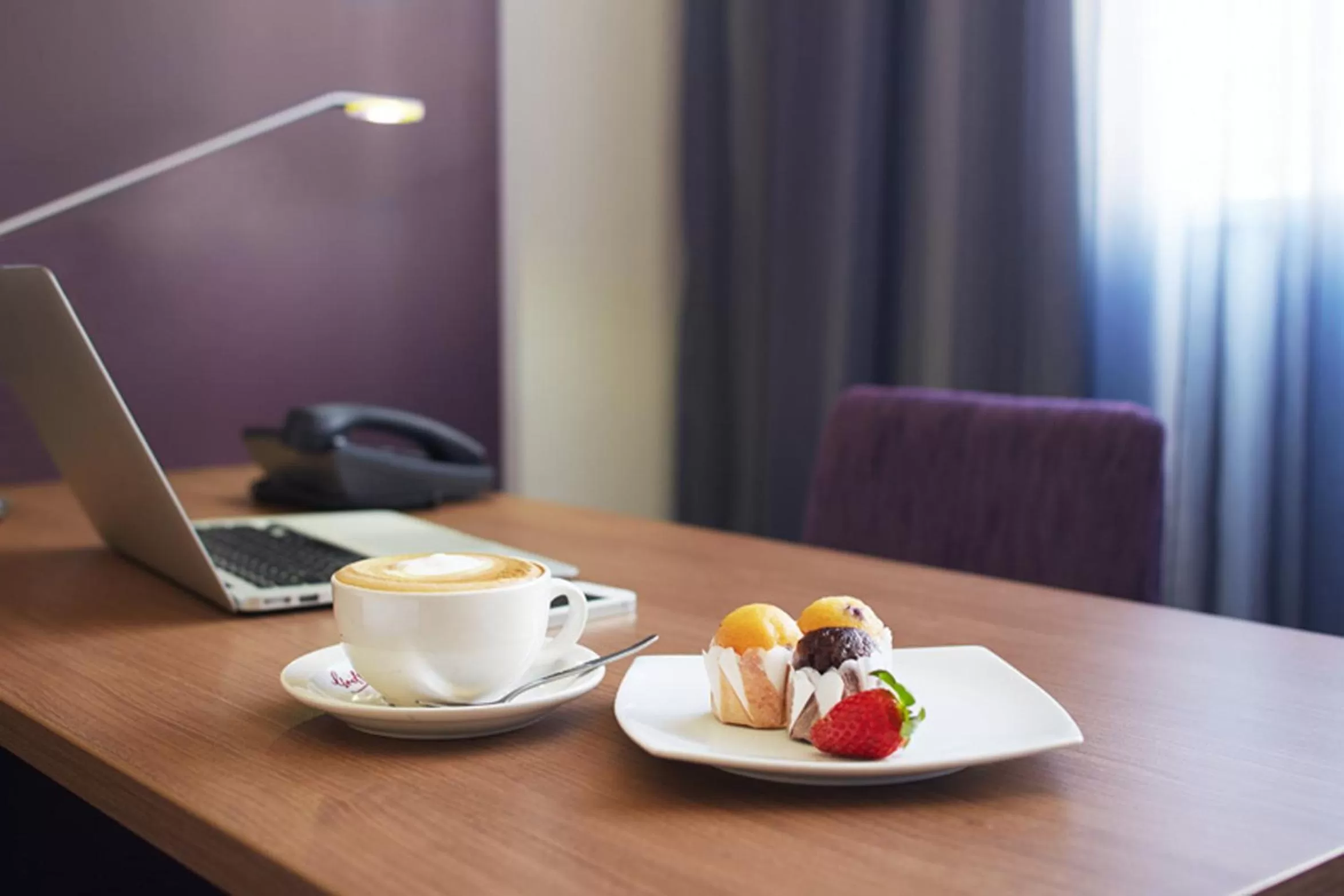 Food and drinks in Quality Hotel Ambassador Perth