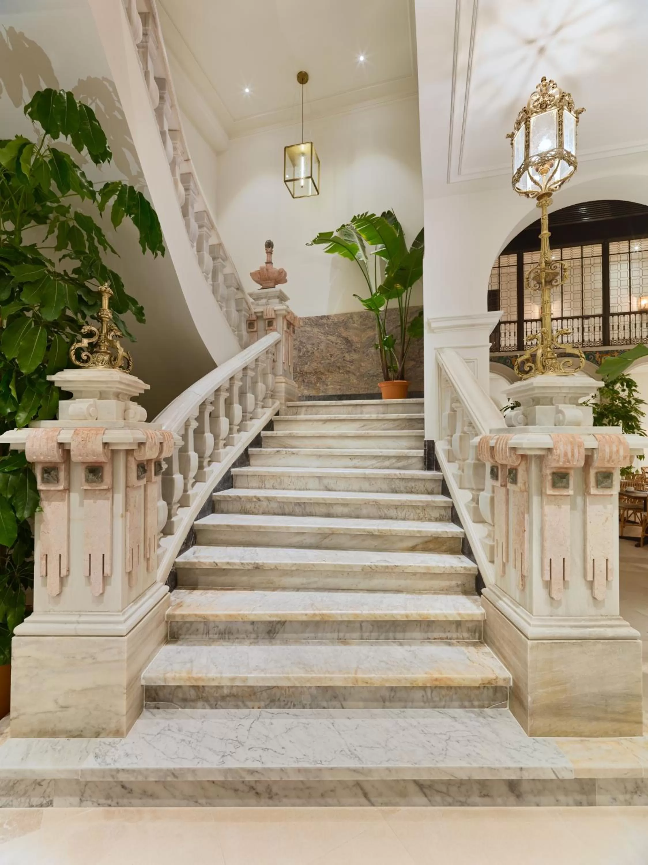 Property building in H10 Palacio Colomera