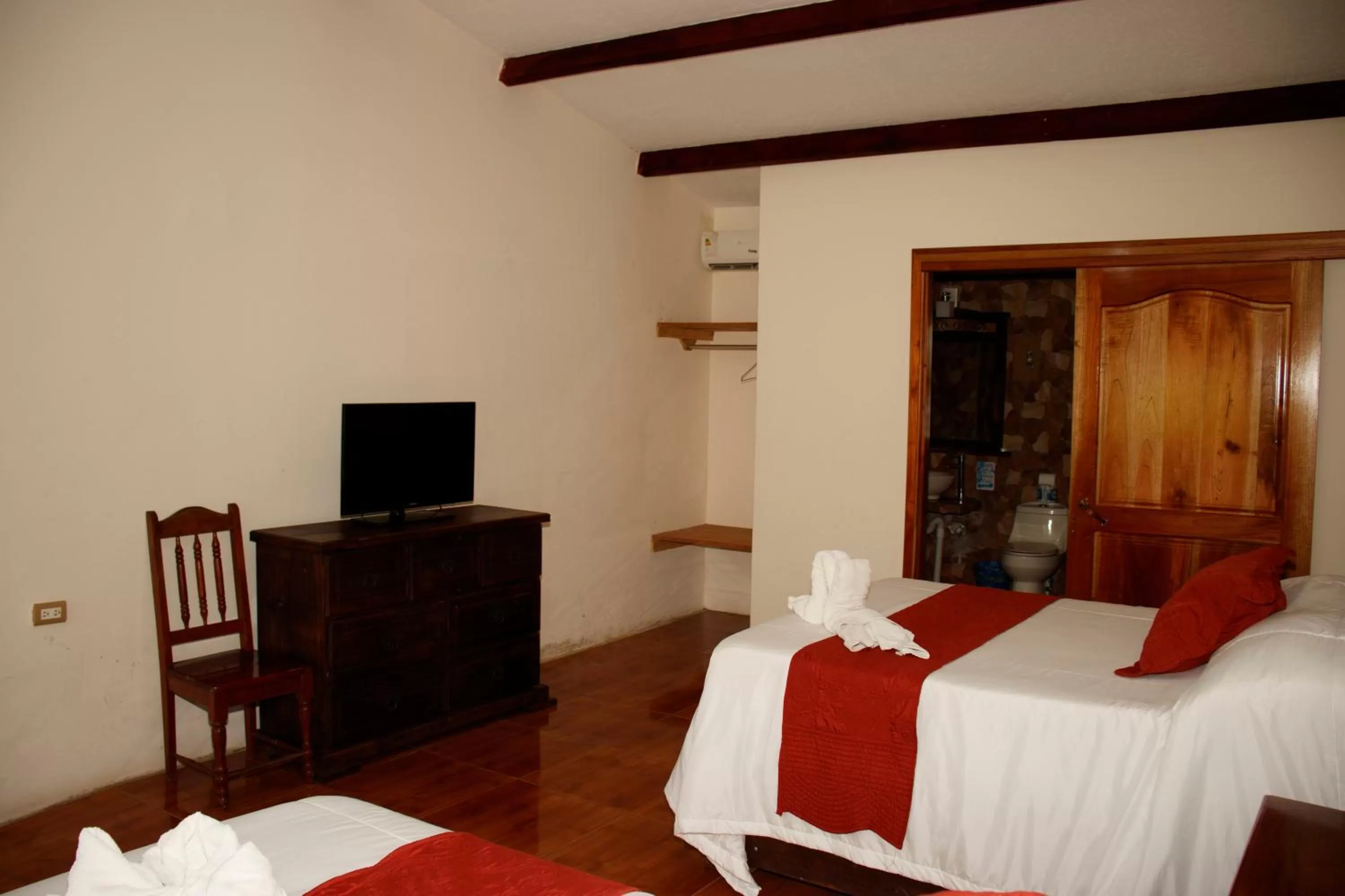 Twin Room - Disability Access in Hotel Samoa del Sur