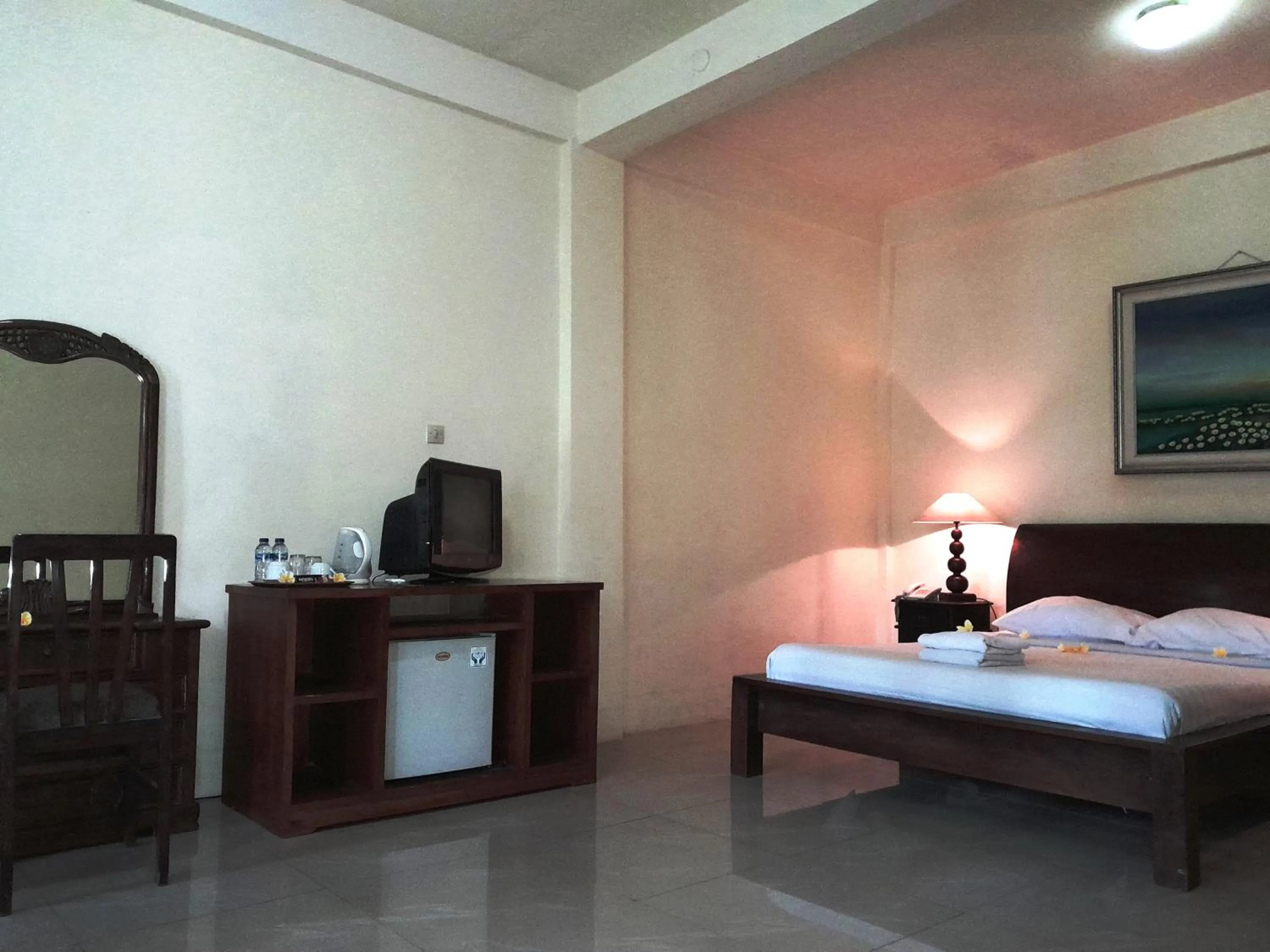 Communal lounge/ TV room in Panorama Hotel