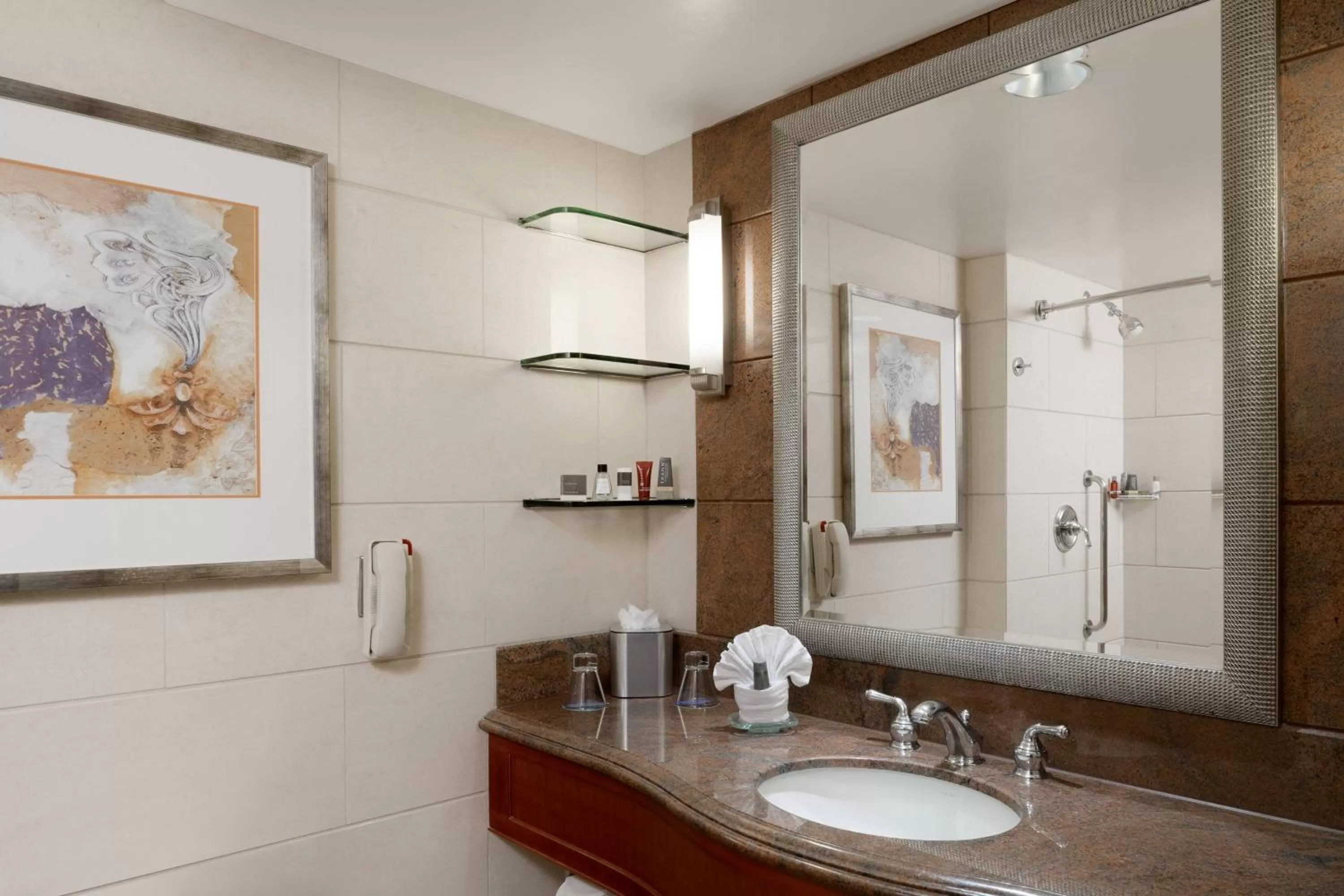 Bathroom in San Diego Marriott Gaslamp Quarter