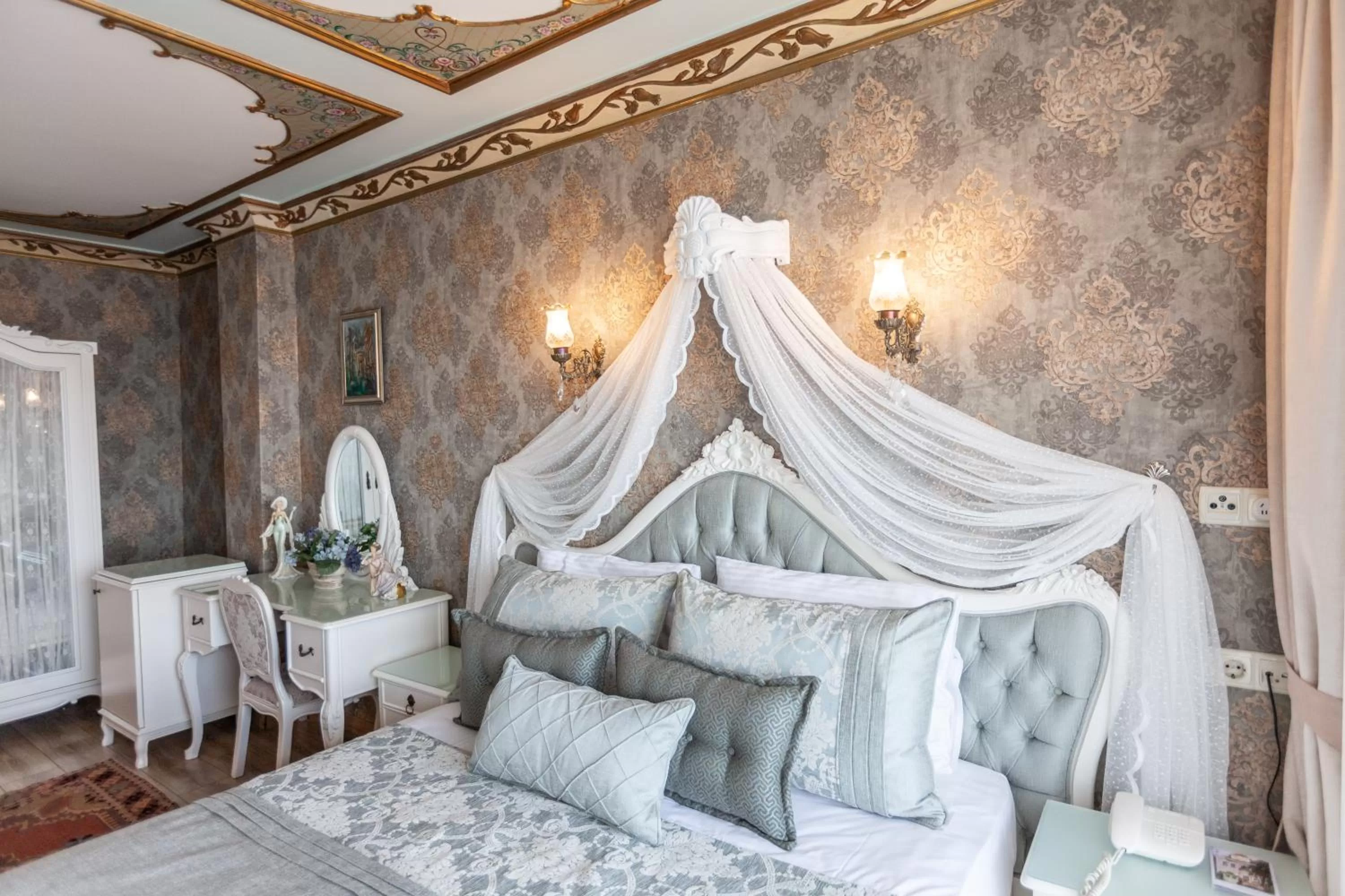 Bed in Romantic Hotel Istanbul