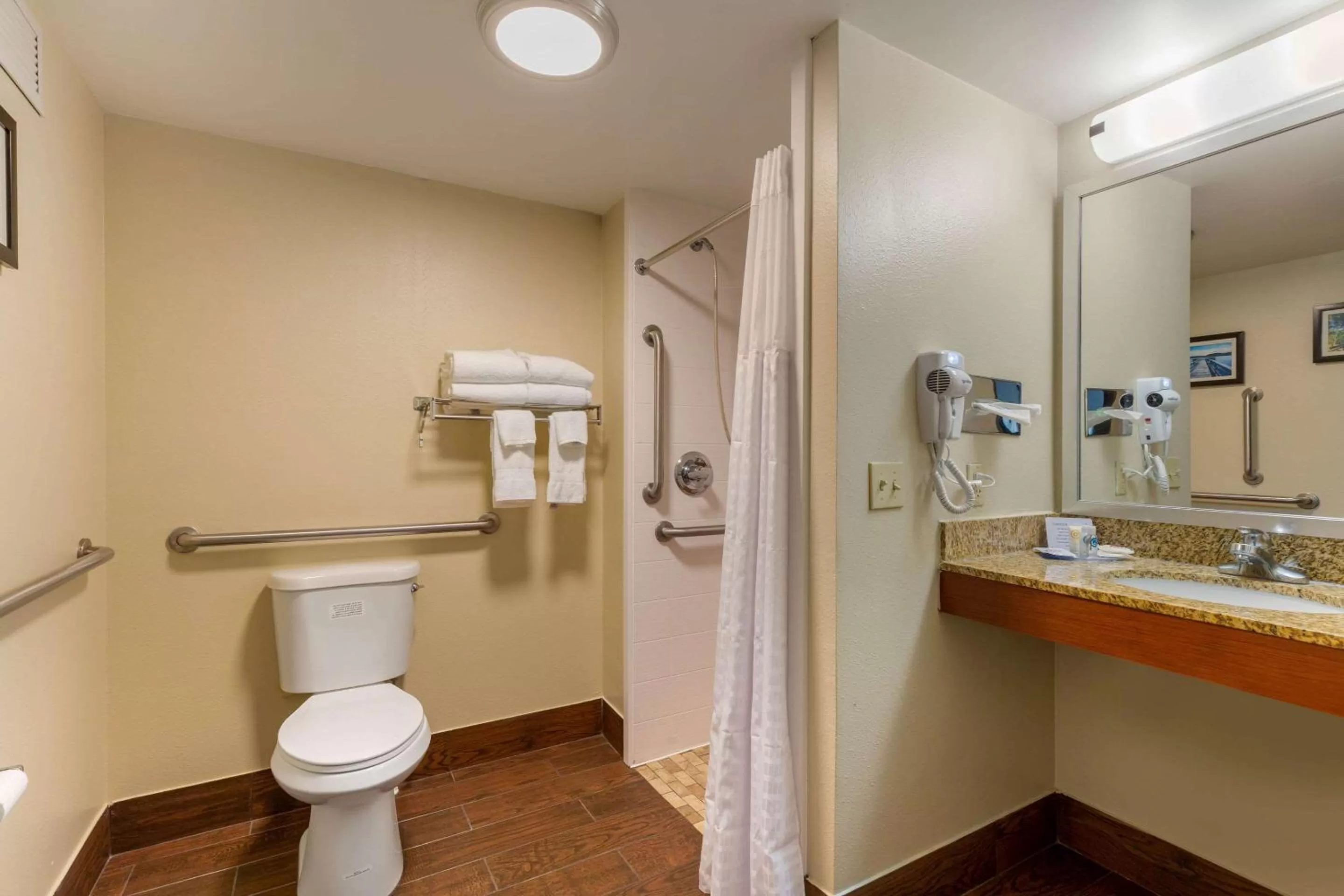 Bathroom in Comfort Inn & Suites Milford