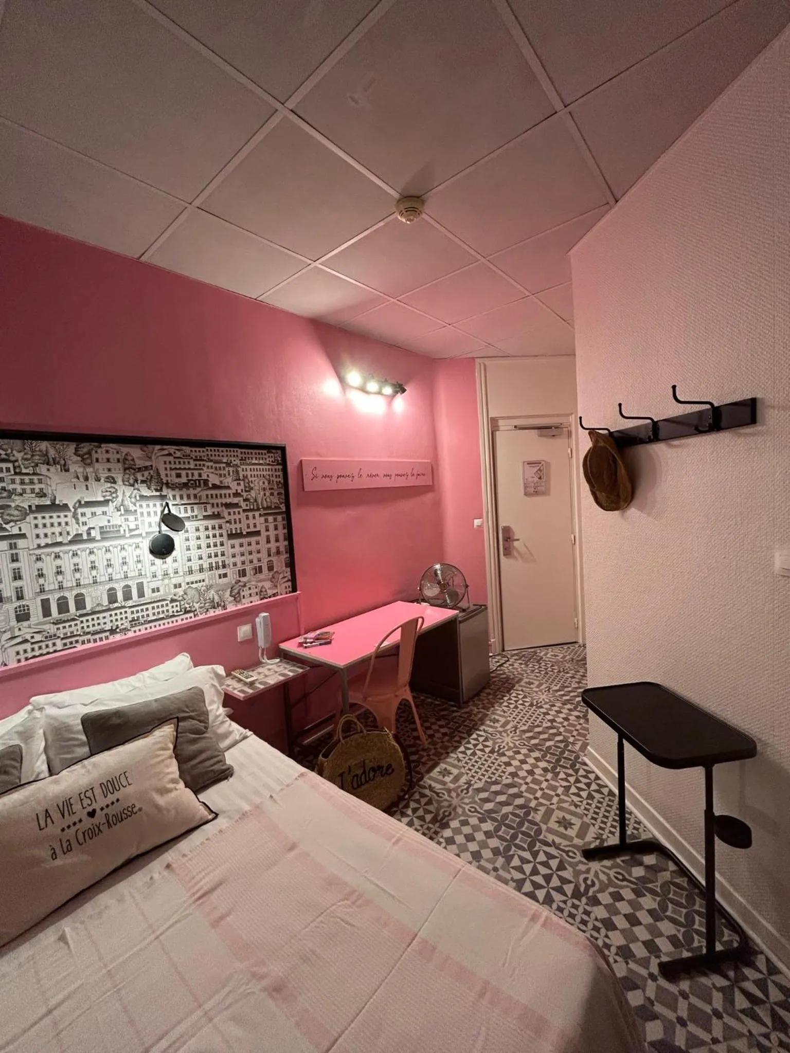 Bed in Hôtel de la Croix-Rousse