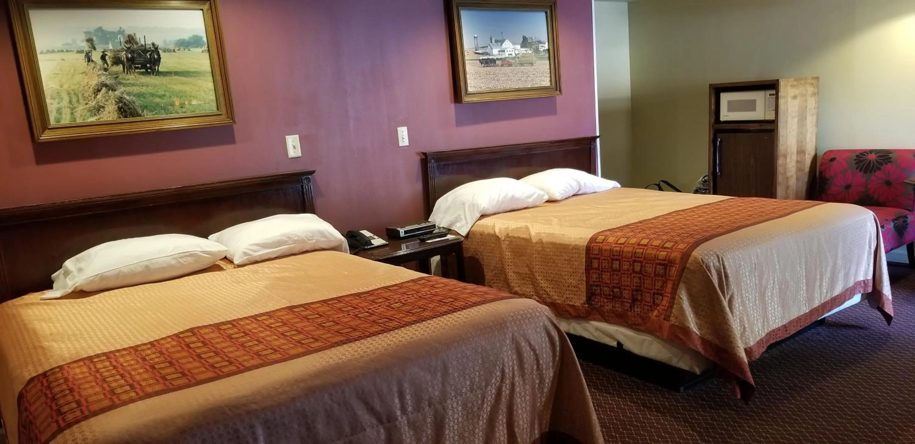 Bed in Classic Inn Lancaster