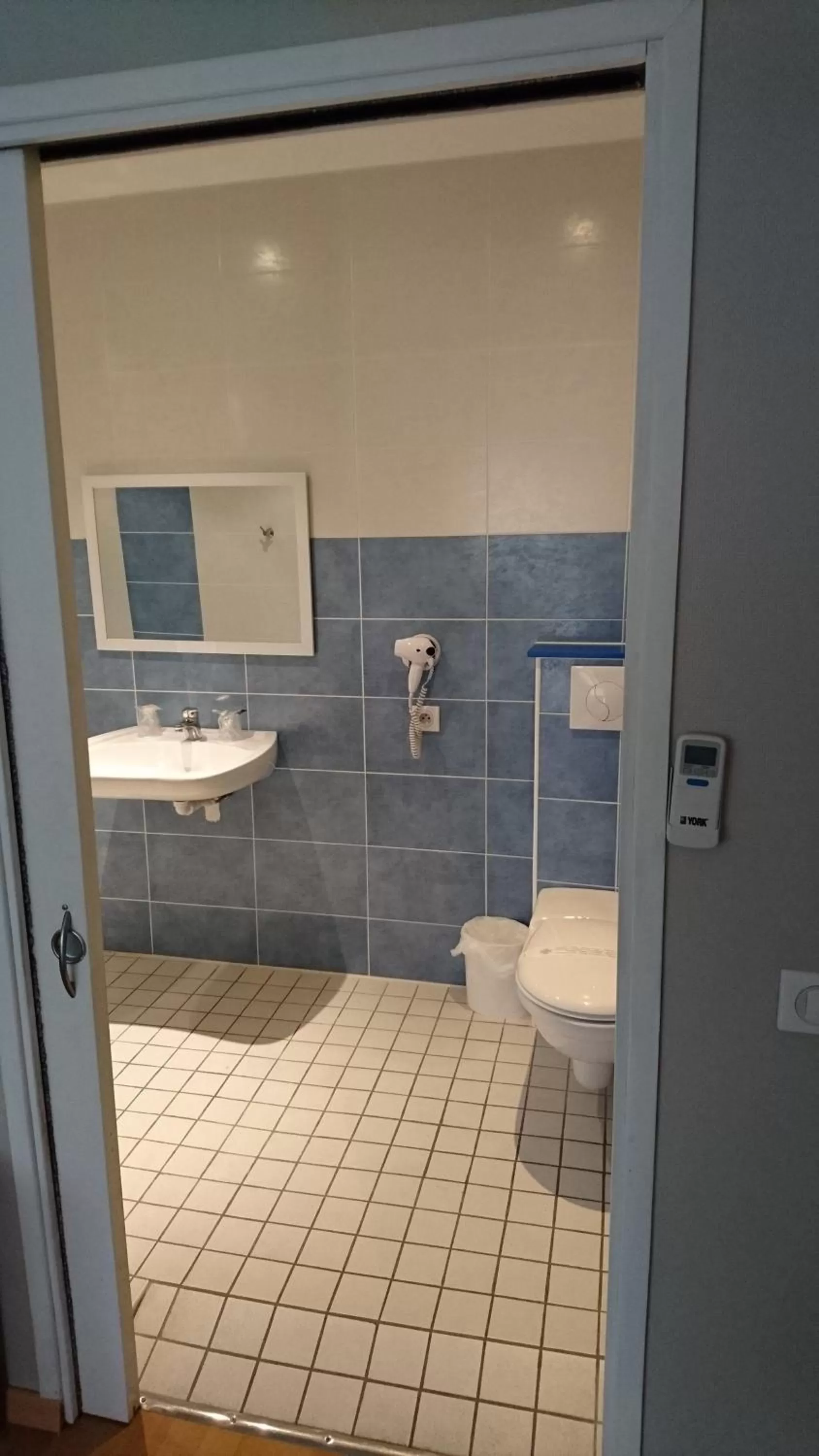 Shower in Kyriad Toulouse Sud - Roques