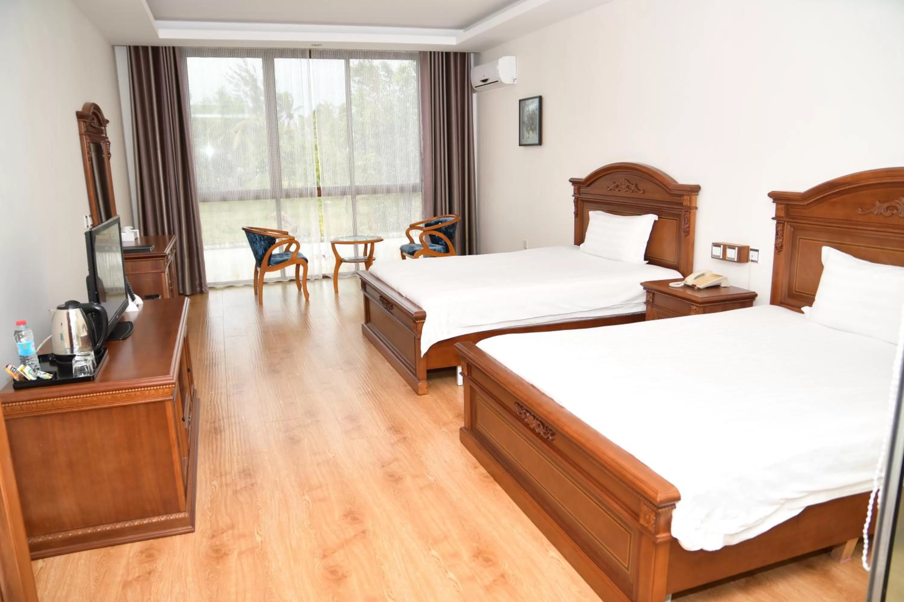 Photo of the whole room, Bed in Victoria Beach Hotel