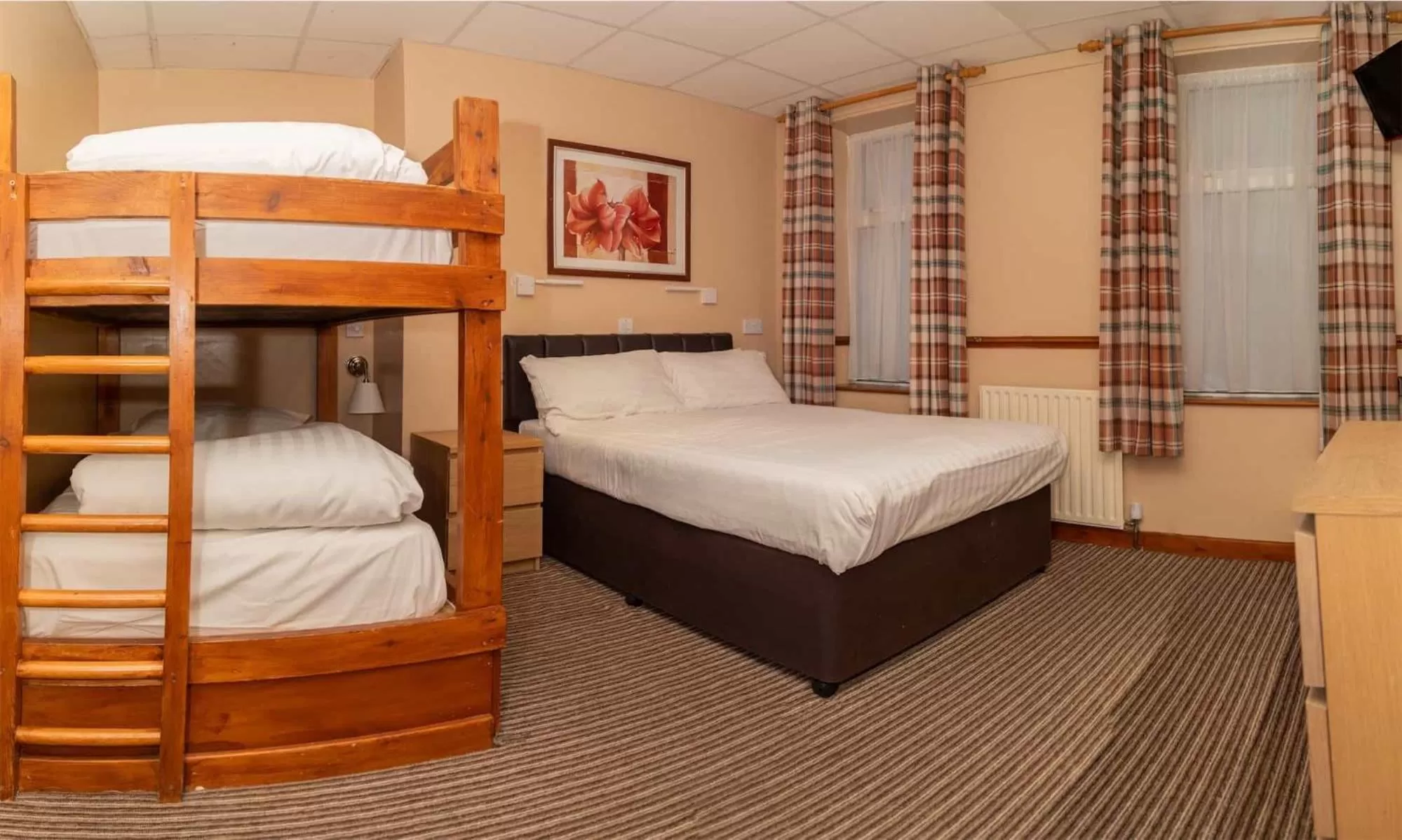 Bedroom, Bed in The Lawton